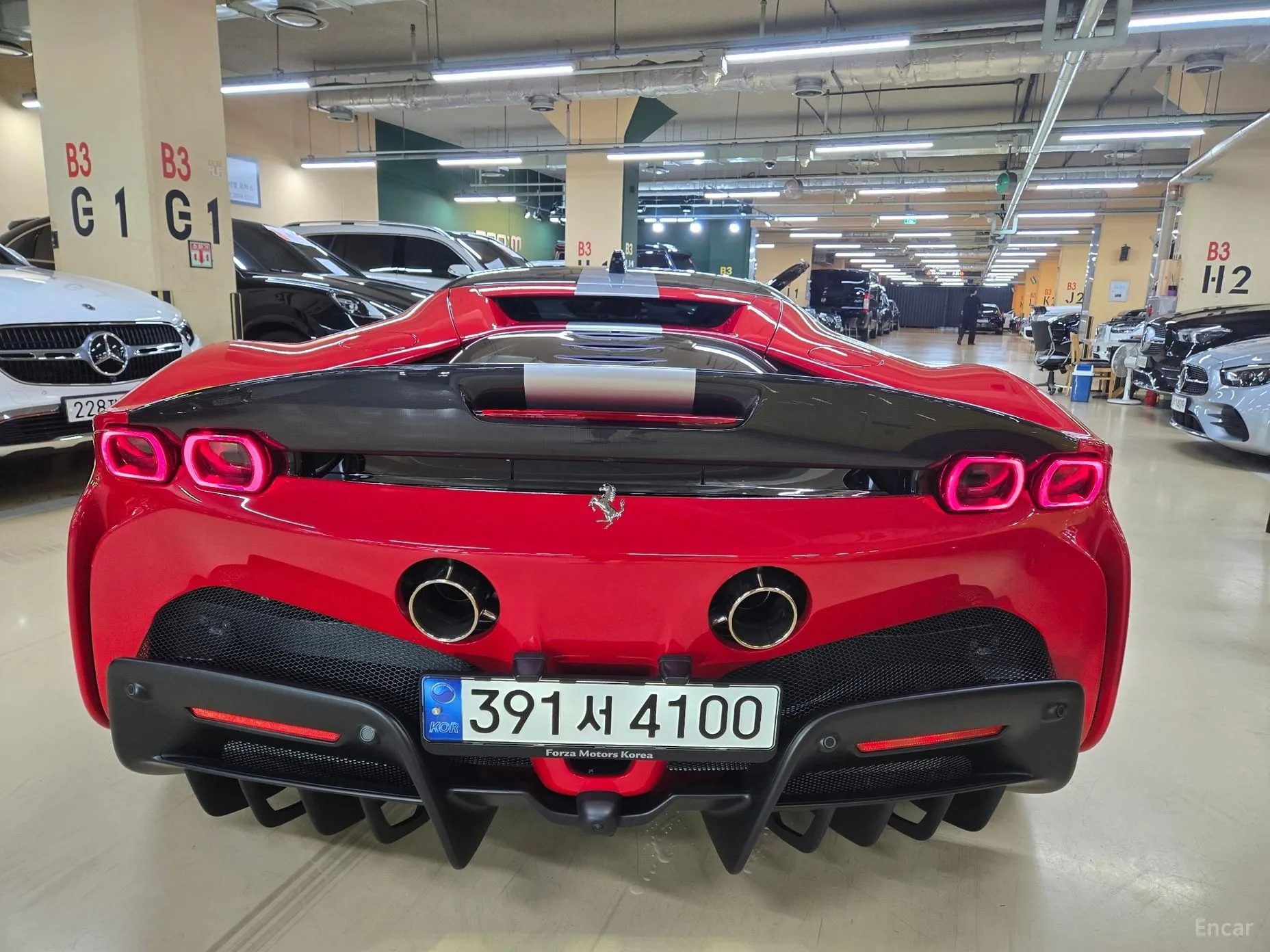 Ferrari SF90 Stradale превью 3