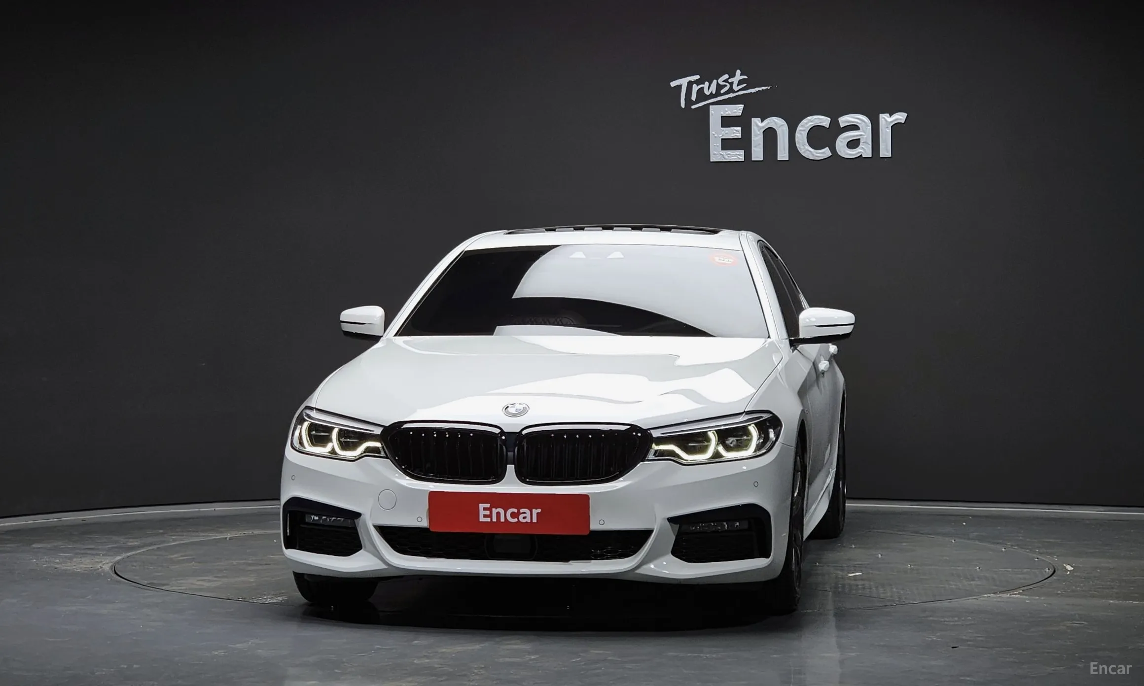 BMW 5 Series (G30) превью 2