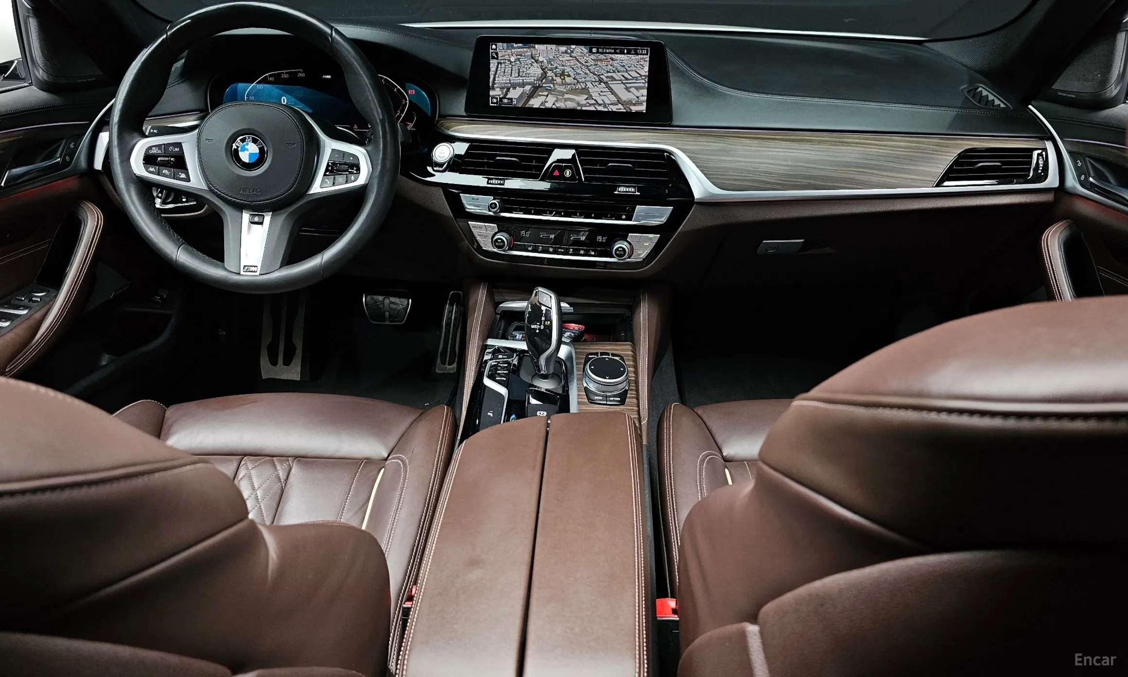 BMW 5 Series (G30) превью 4