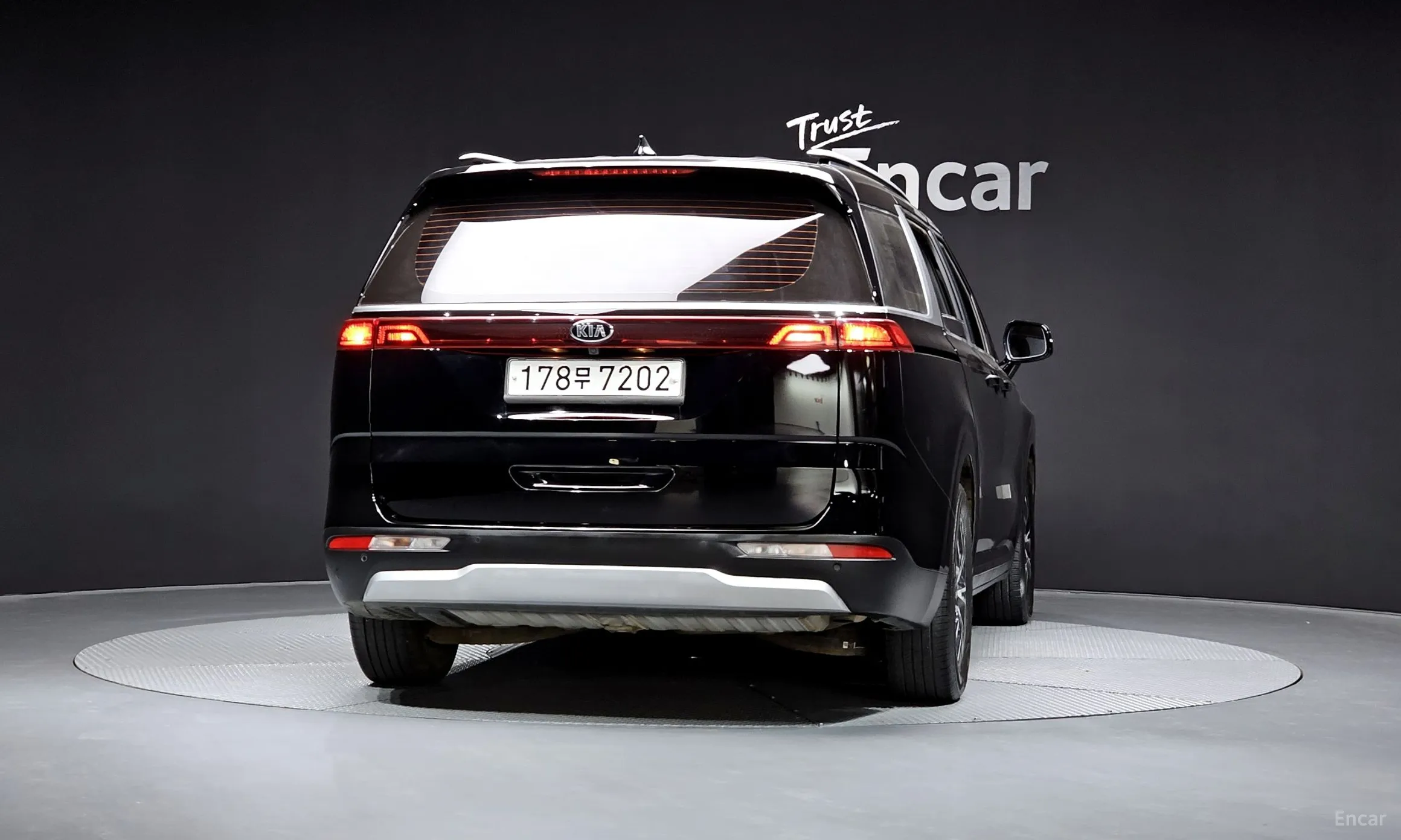 Kia Carnival Gen 4 превью 3