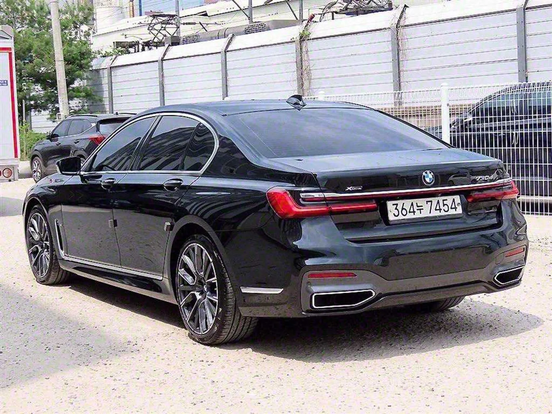 BMW 7 Series (G11) превью 2
