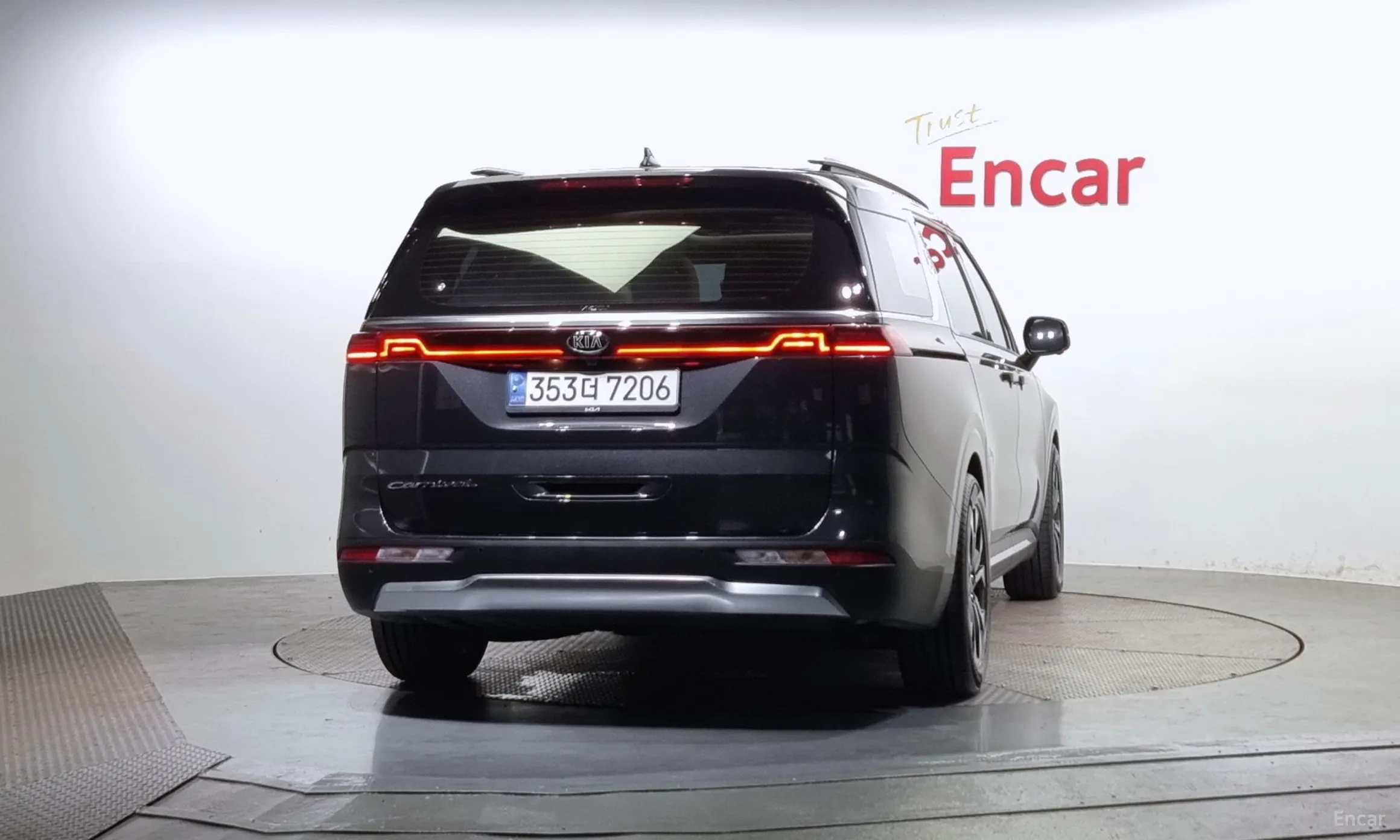 Kia Carnival Gen 4 превью 3