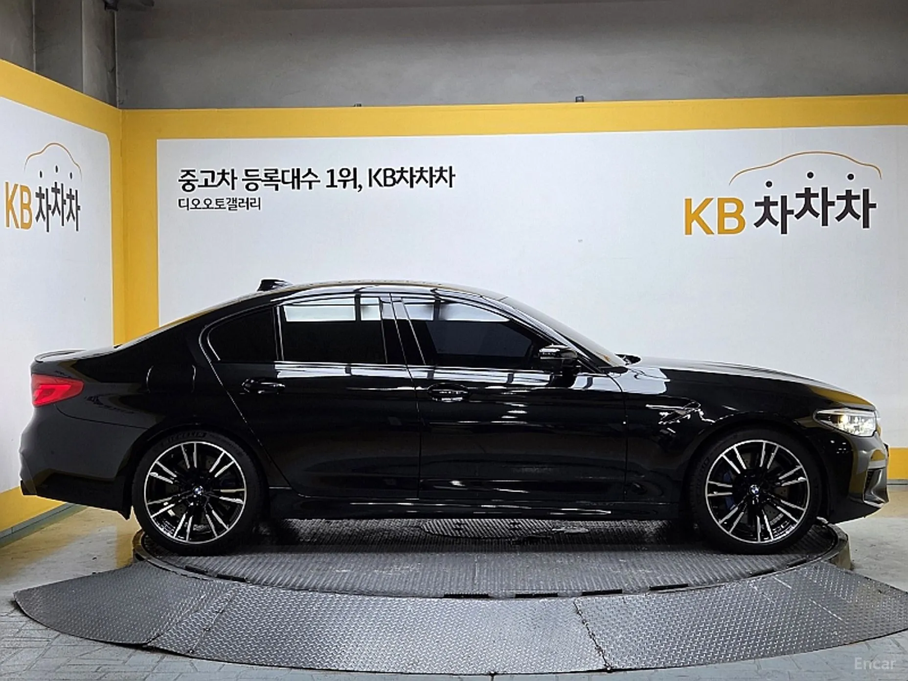 BMW M5 (F90) превью 4
