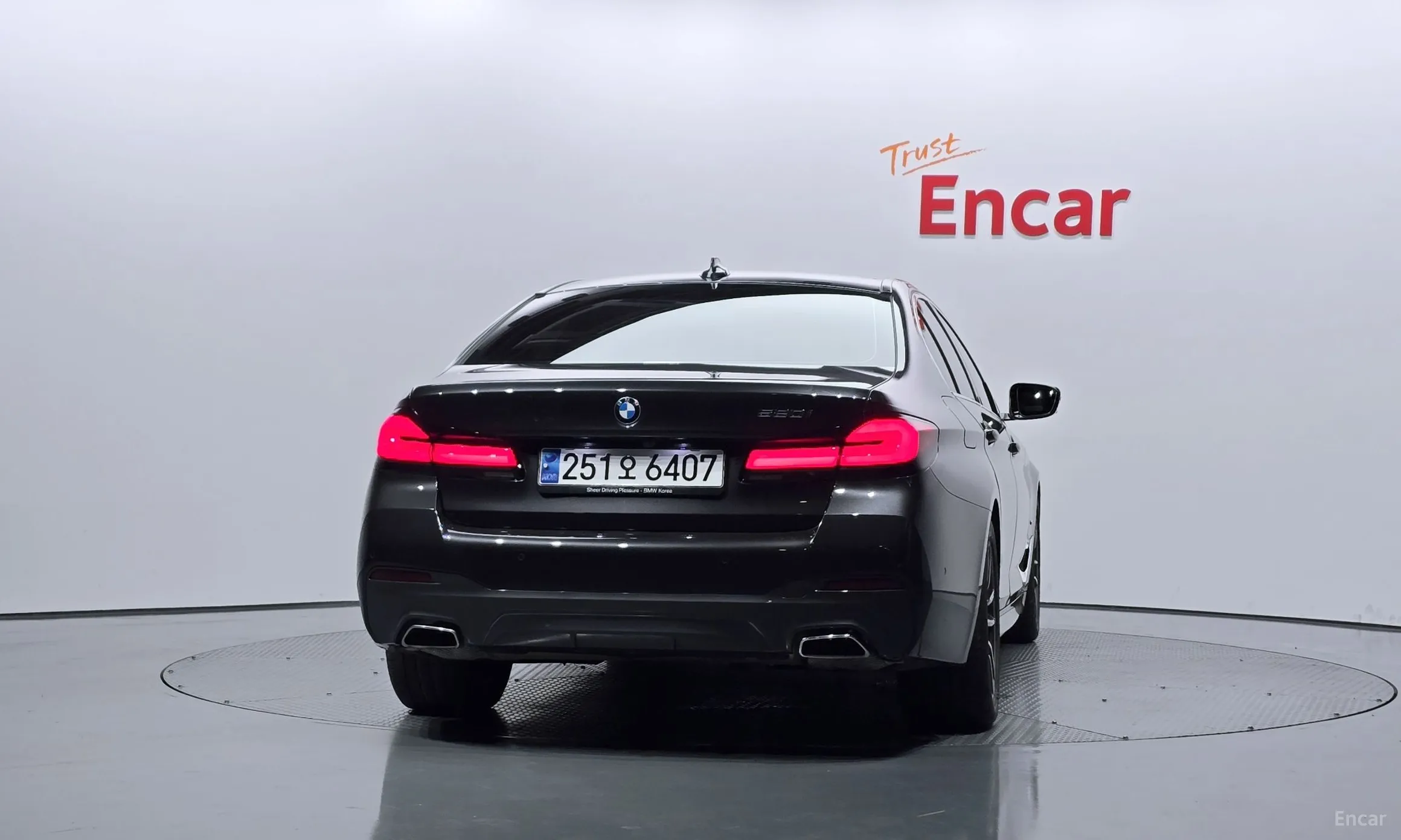 BMW 5 Series (G30) превью 3