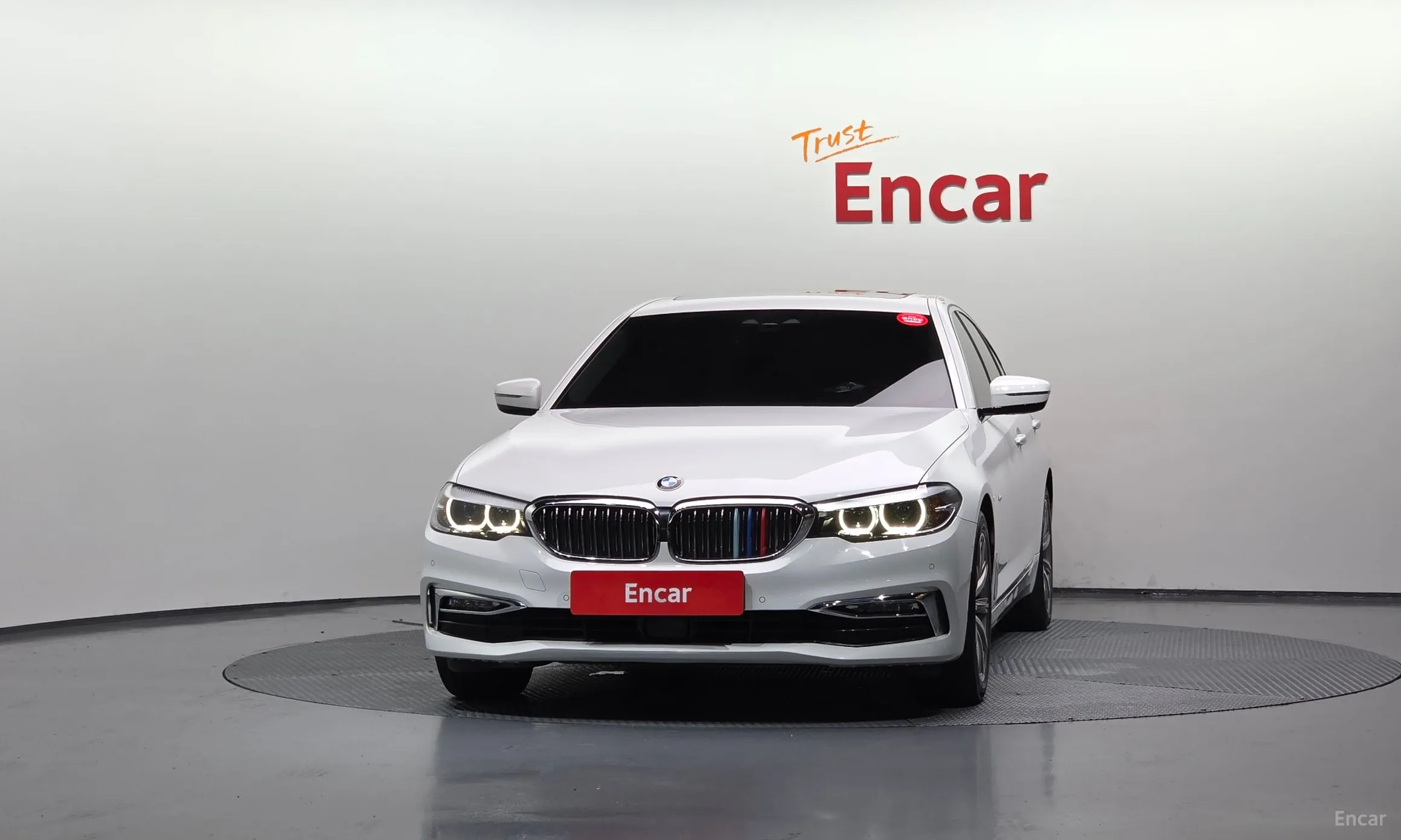 BMW 5 Series (G30) превью 2