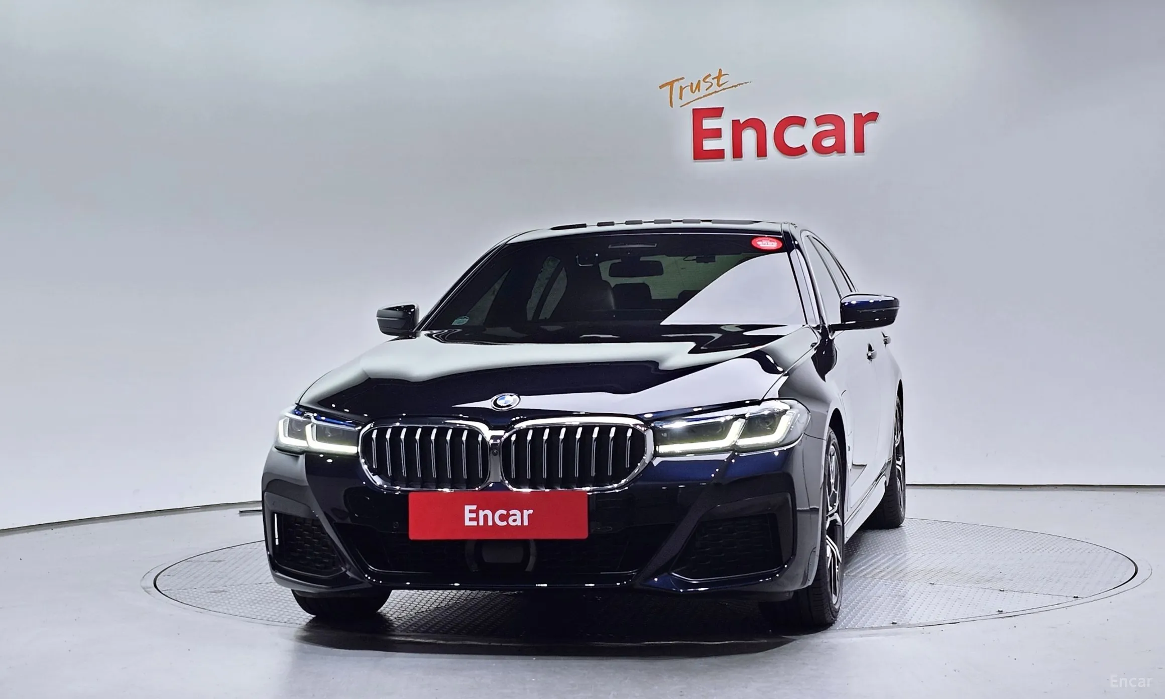 BMW 5 Series (G30) превью 2