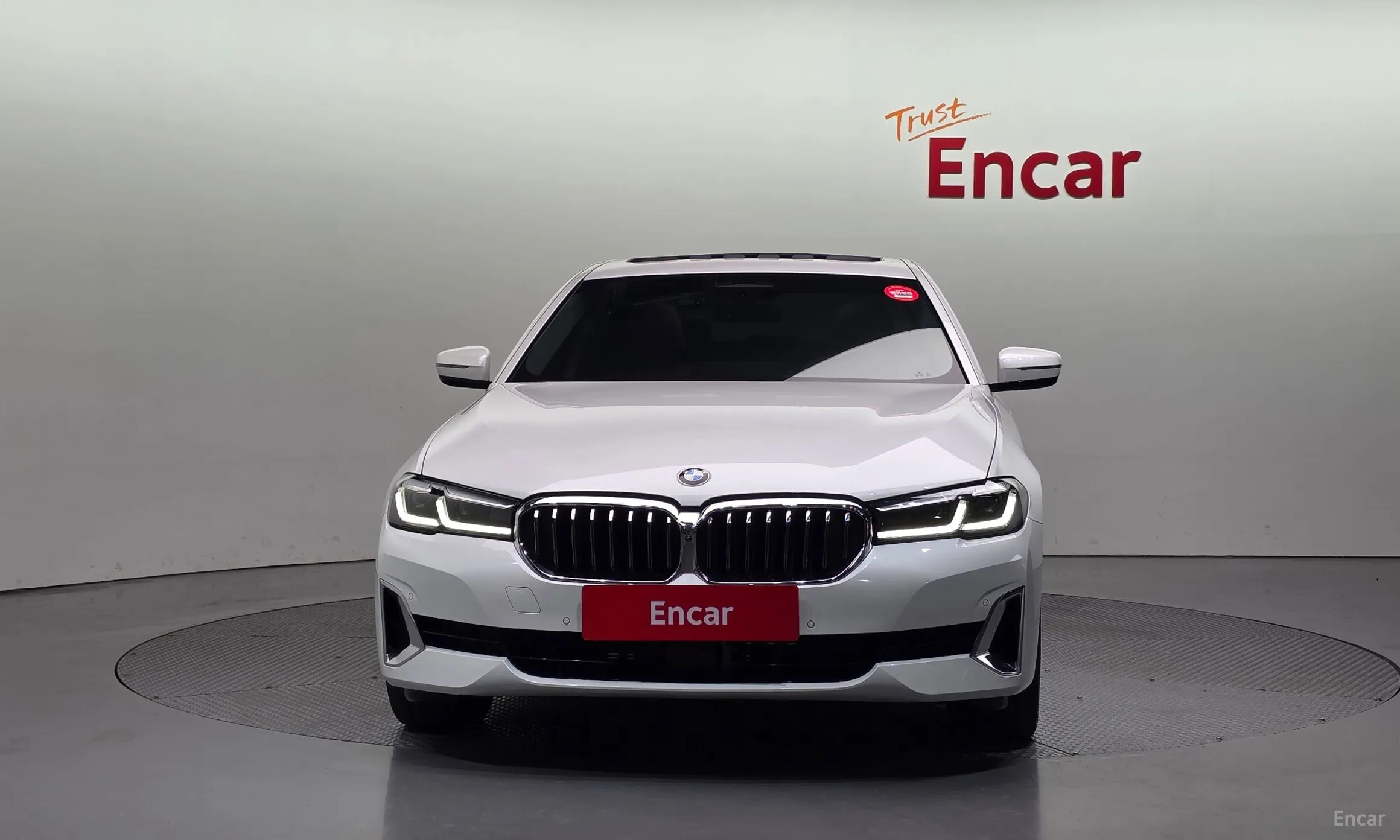BMW 5 Series (G30) превью 2