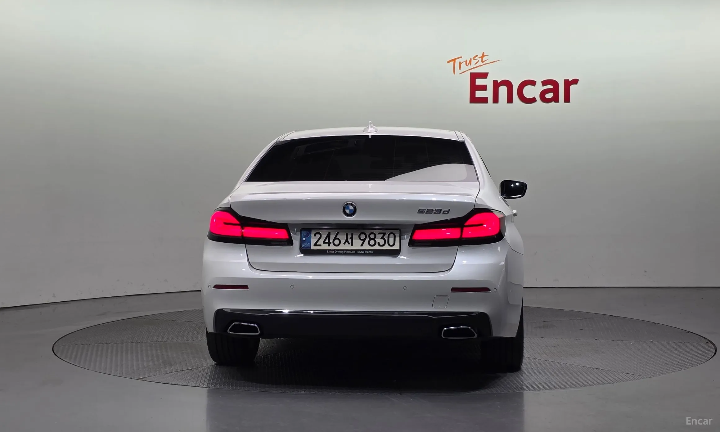 BMW 5 Series (G30) превью 3