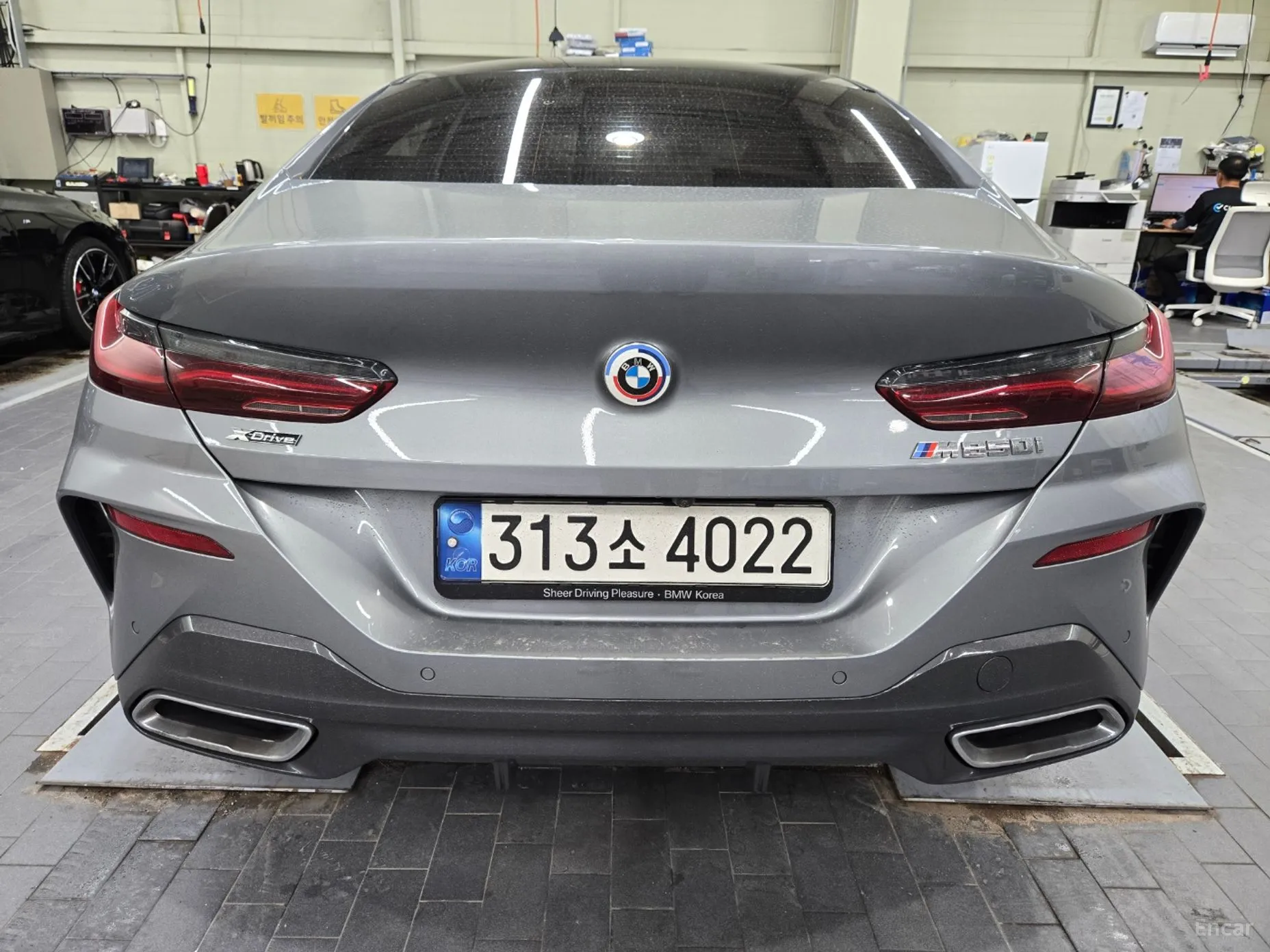 BMW 8-series (G15) превью 2