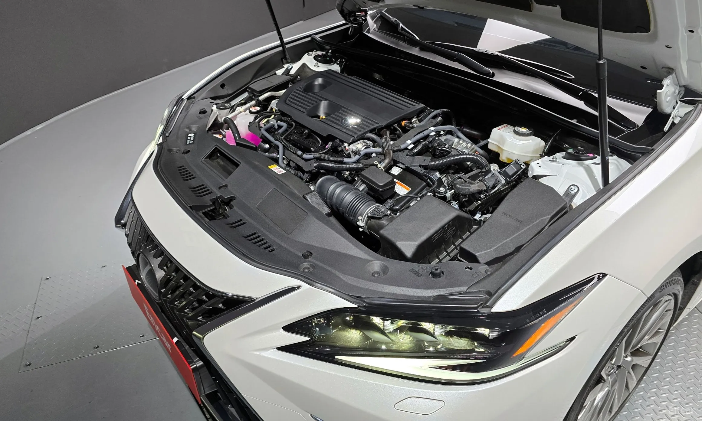 Lexus ES300h 7th Generation превью 6