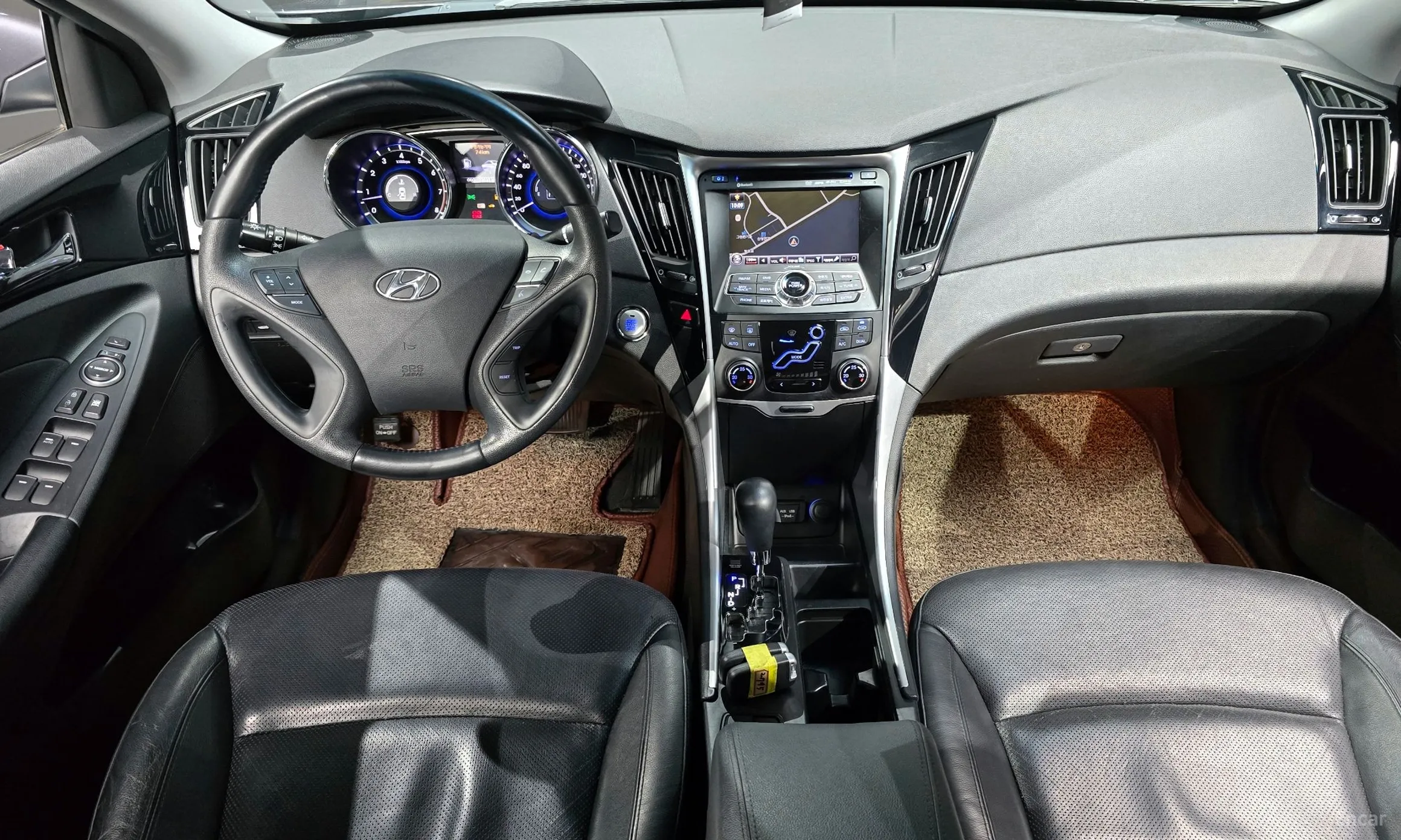 Hyundai YF Sonata превью 4