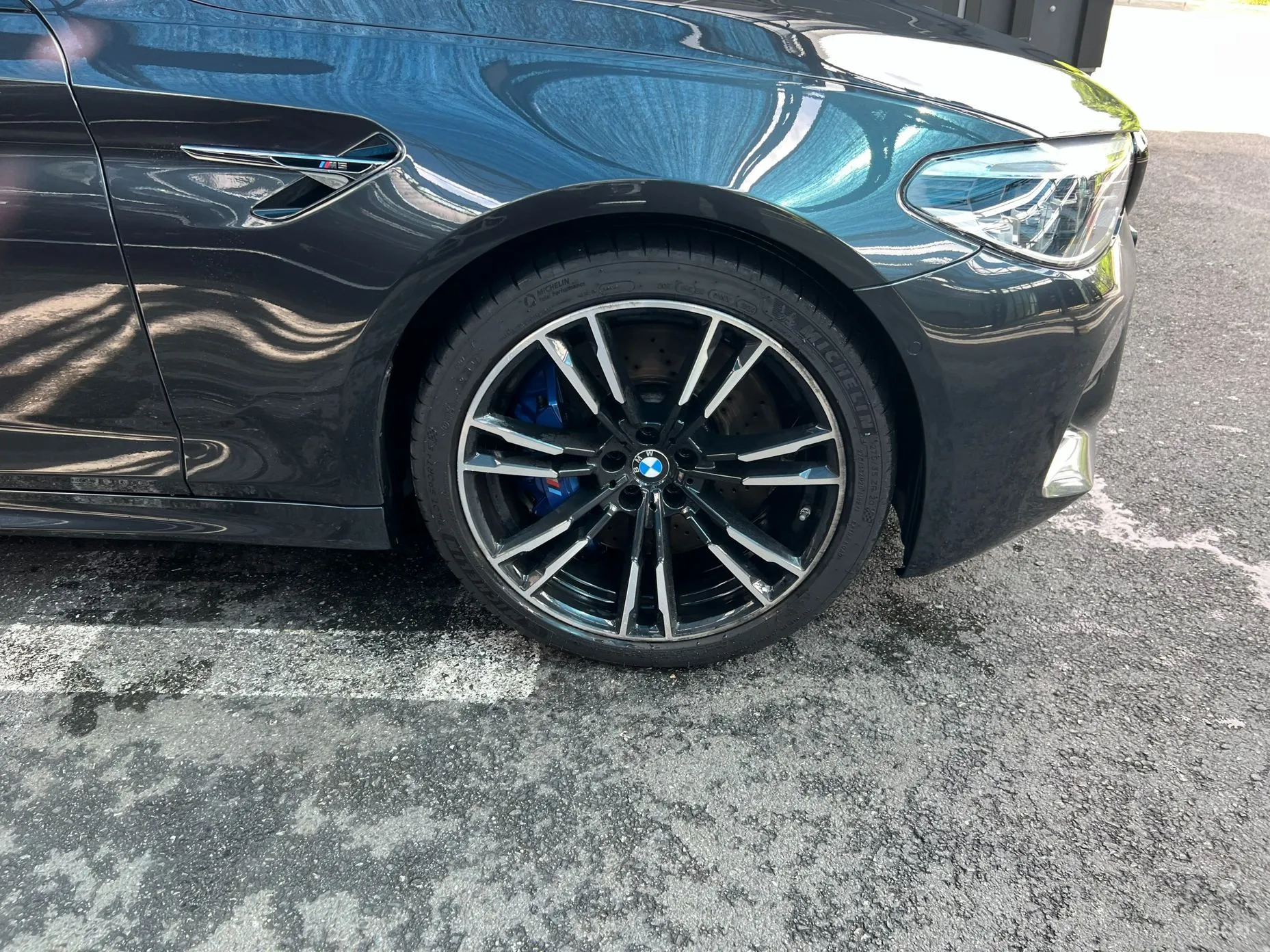 BMW M5 (F90) превью 4