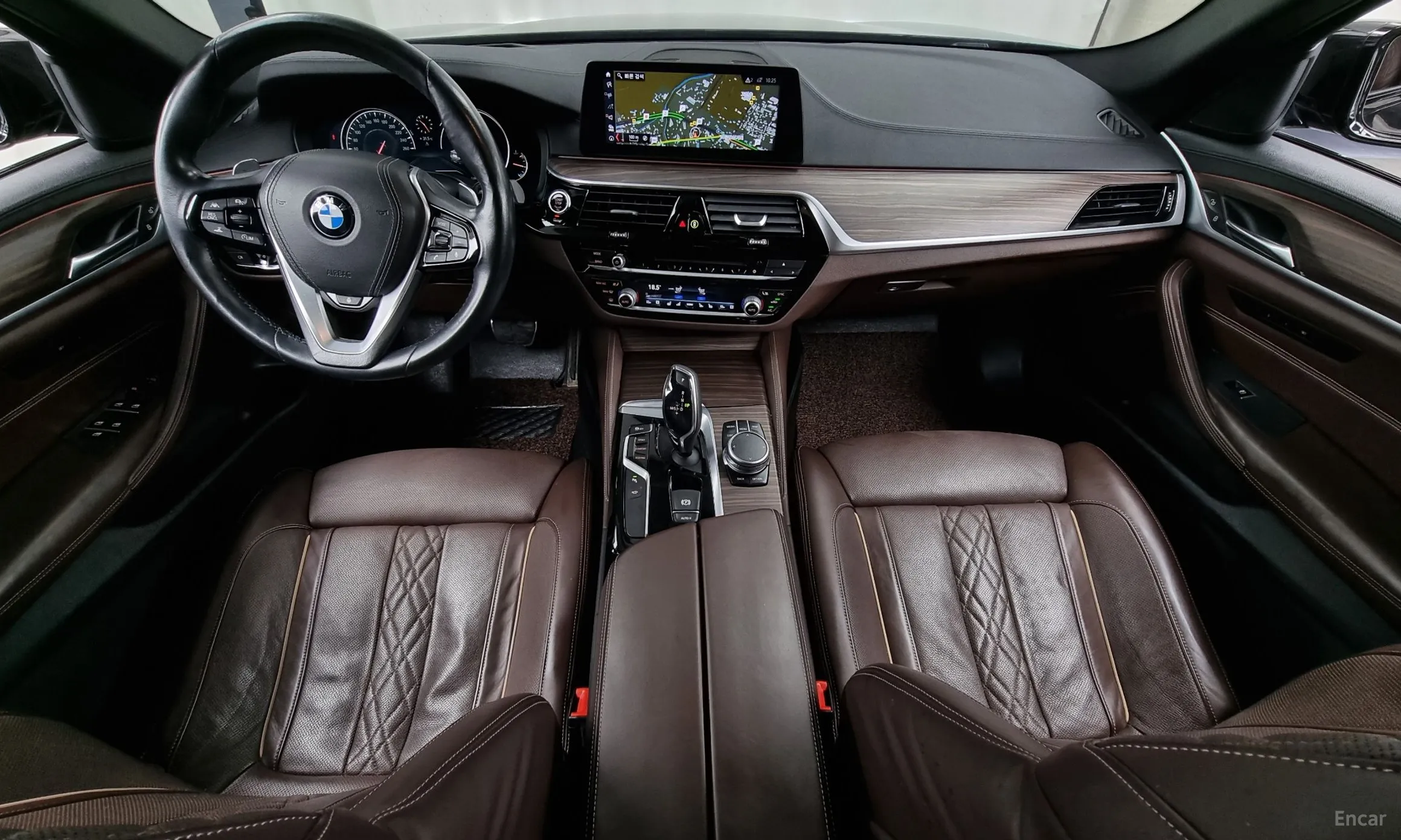 BMW 5 Series (G30) превью 4