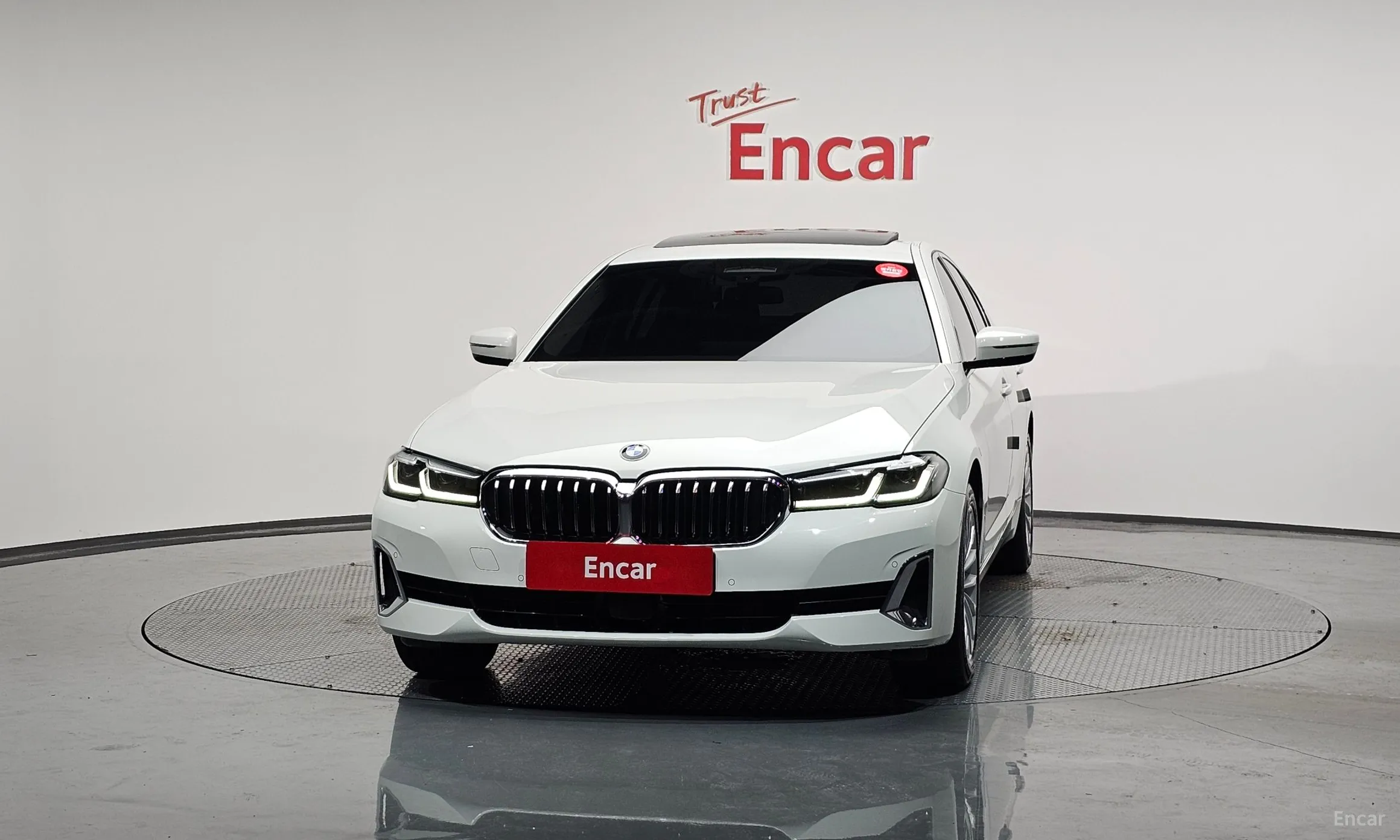 BMW 5 Series (G30) превью 2