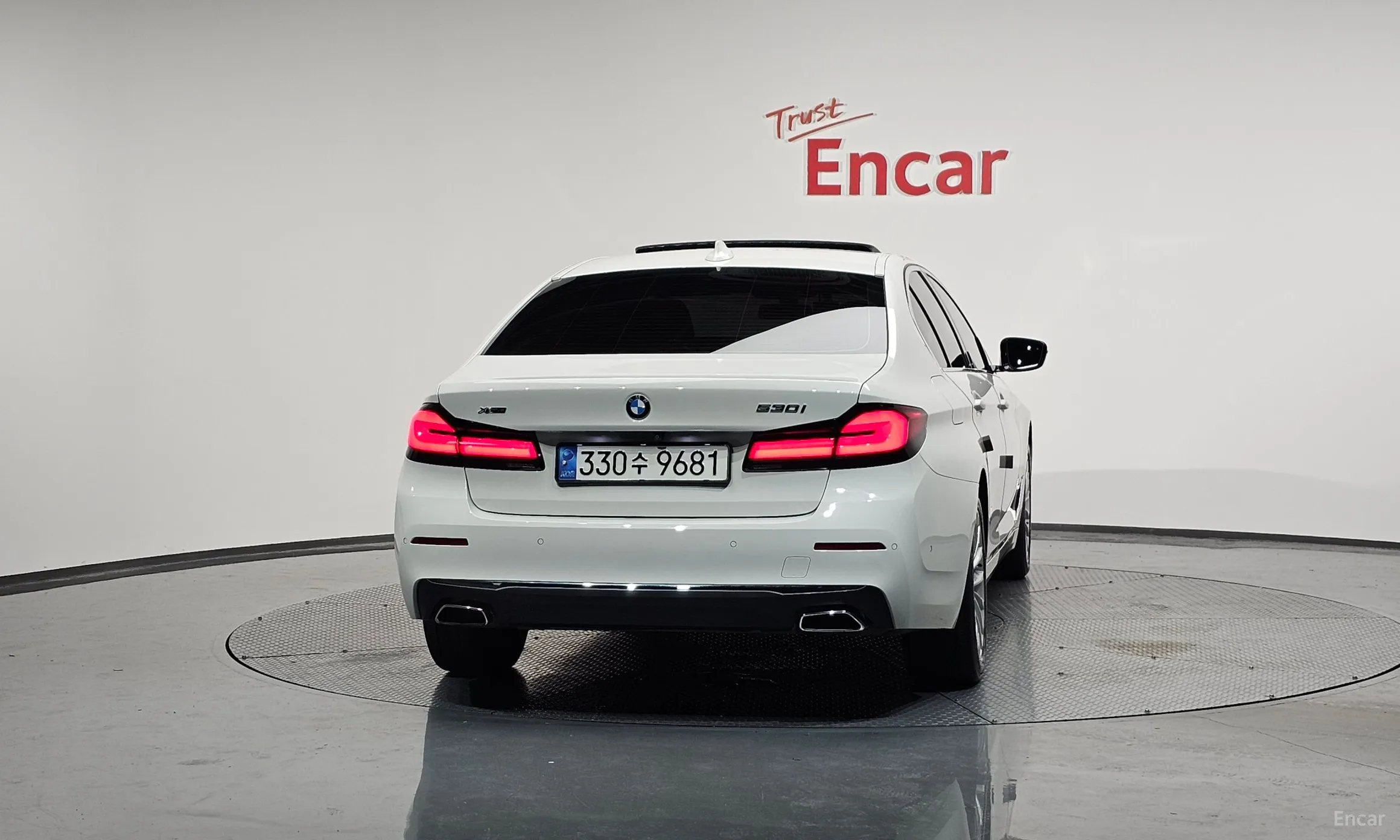 BMW 5 Series (G30) превью 3