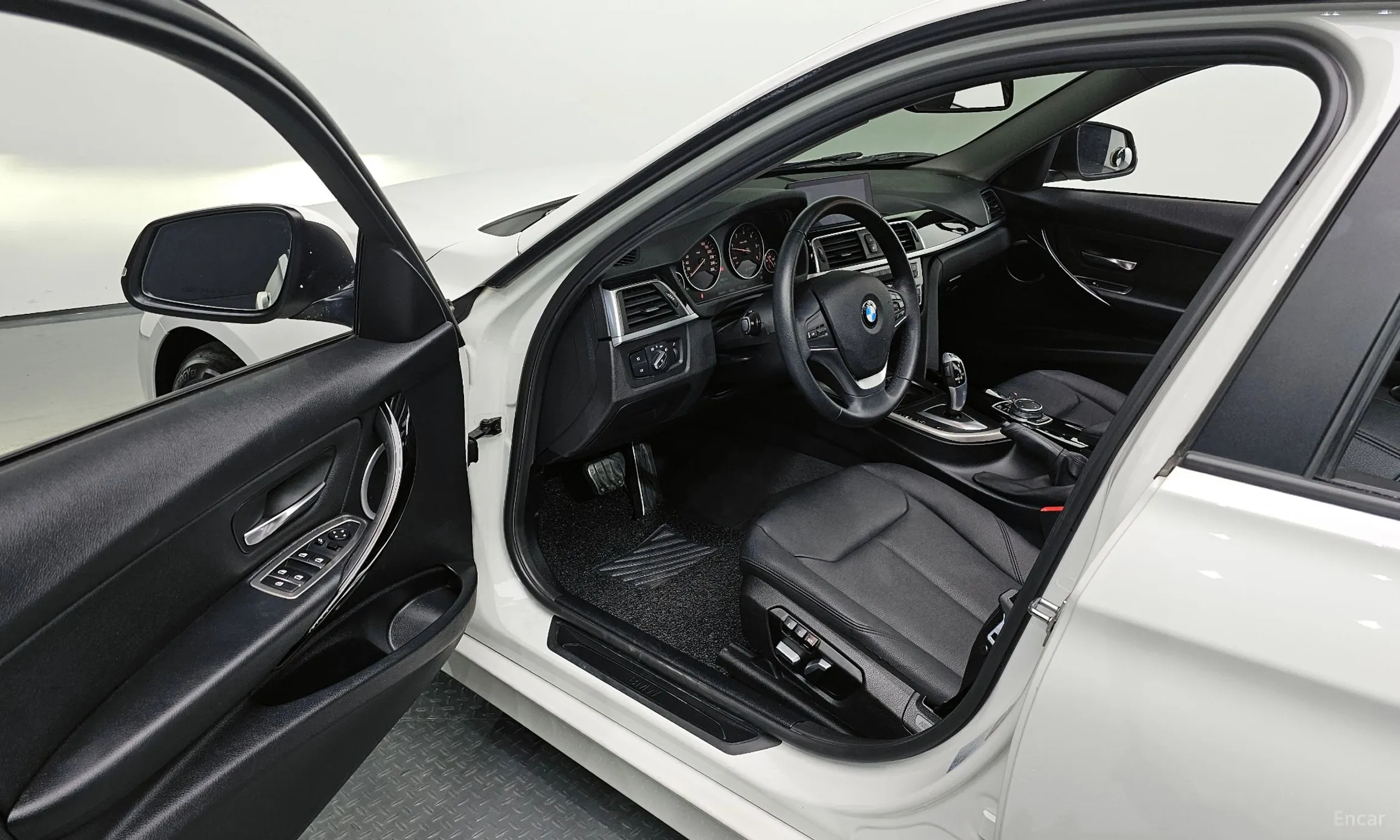 BMW 3 Series (F30) превью 11