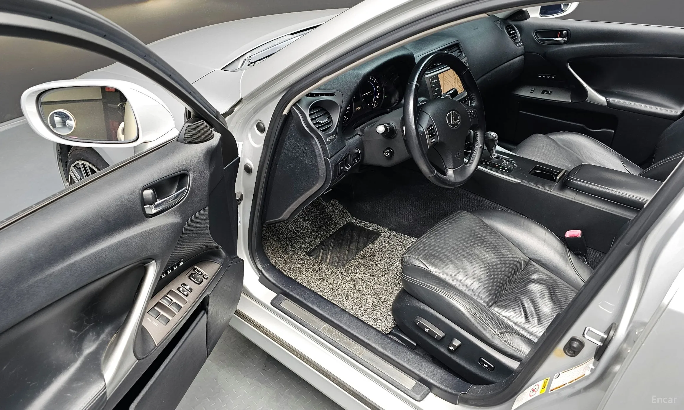 Lexus IS250 превью 12