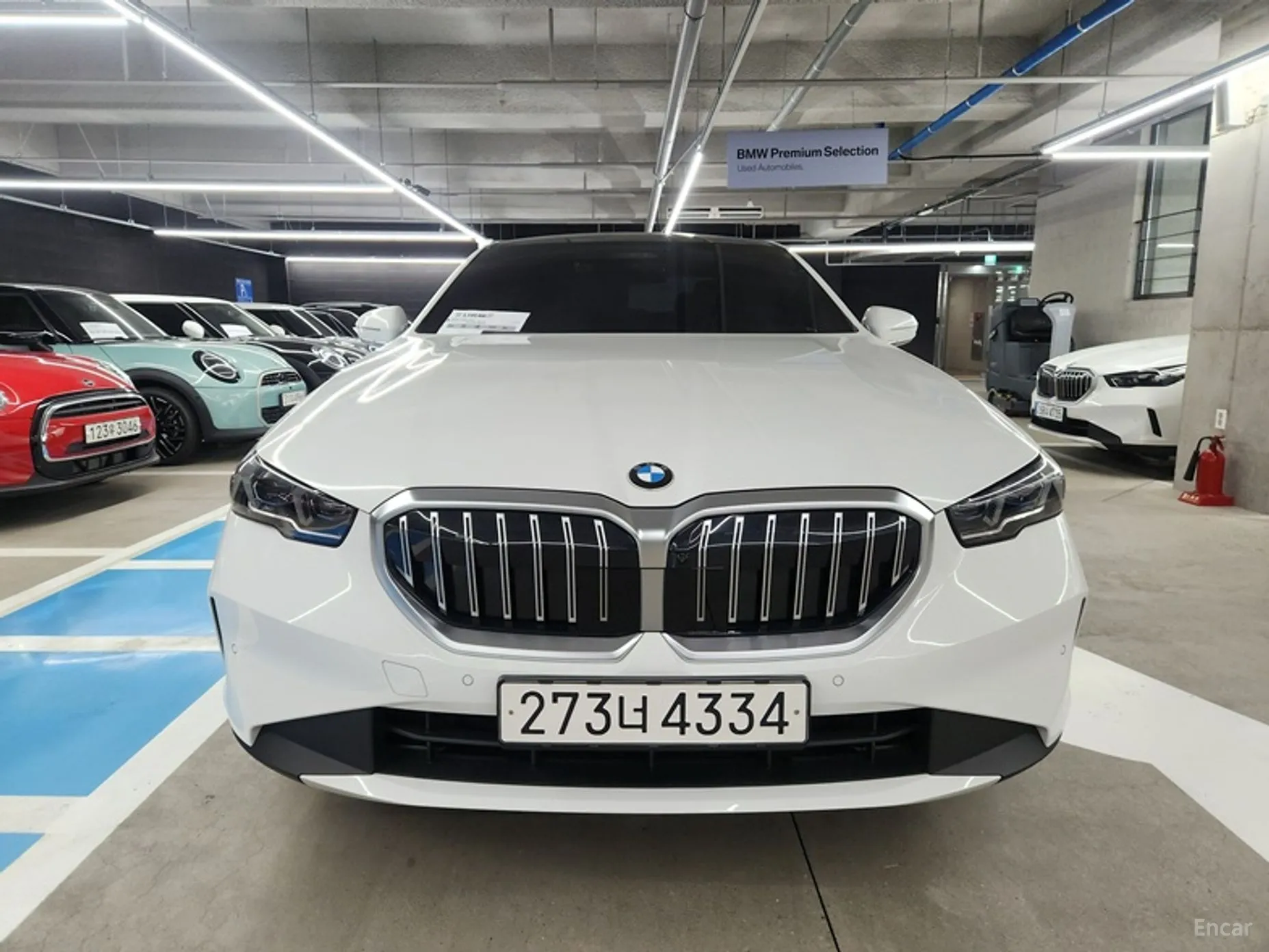 BMW 5 Series (G60) превью 2