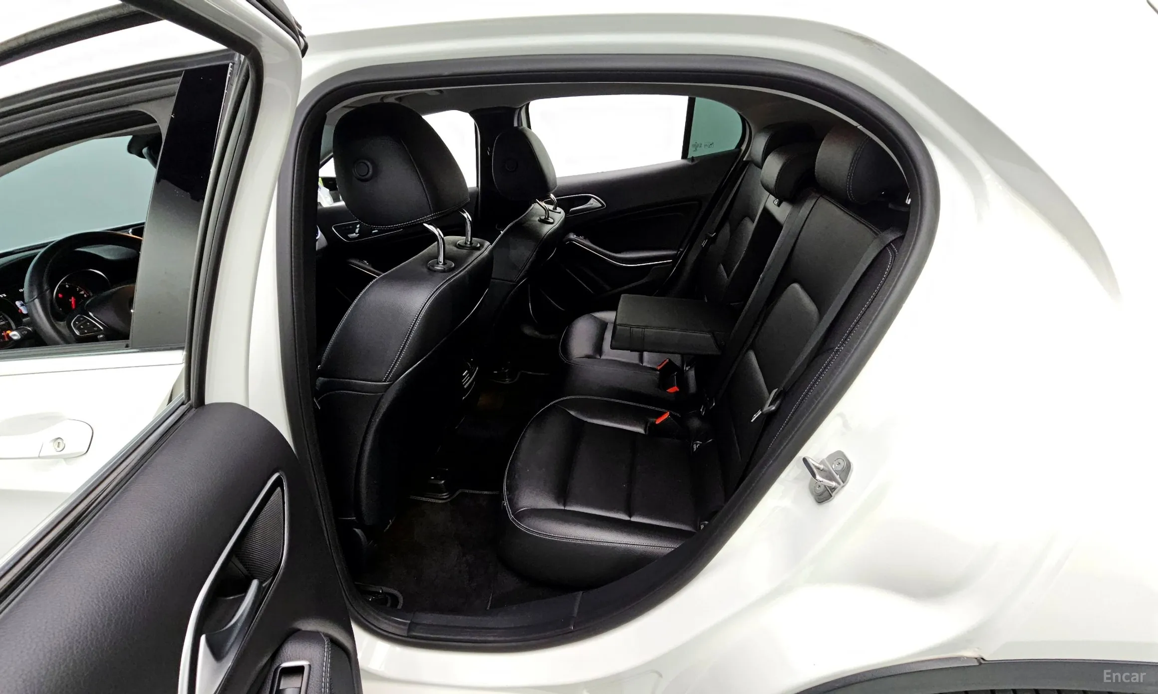 Mercedes Benz GLA-Class X156 превью 11