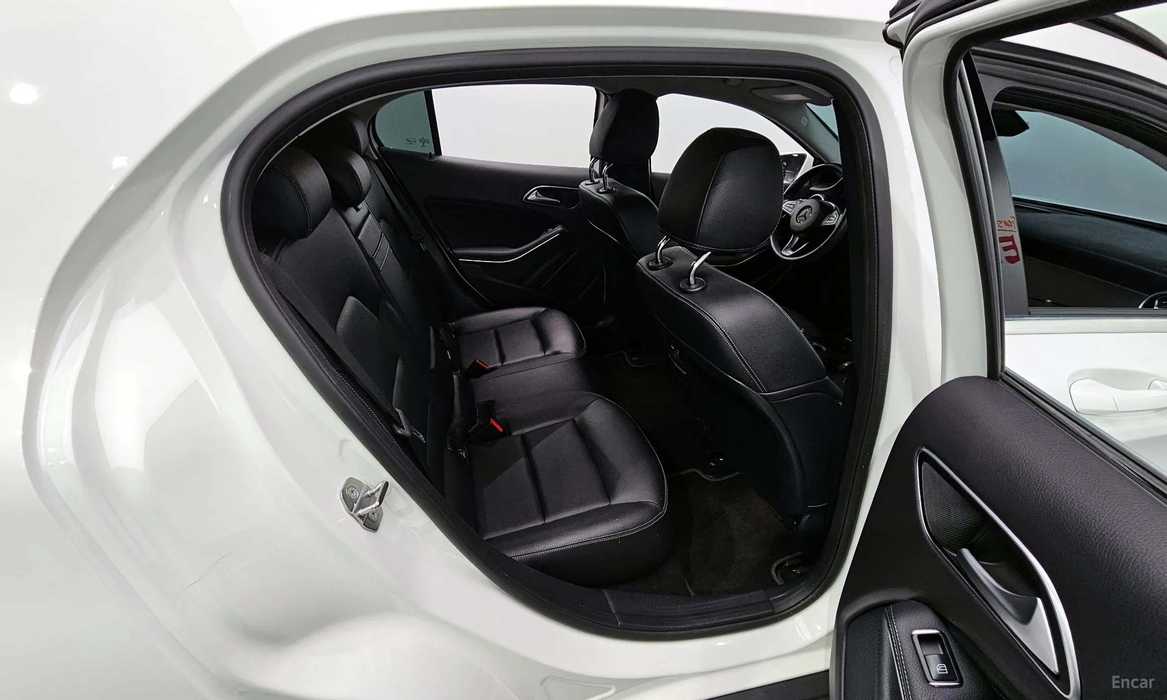 Mercedes Benz GLA-Class X156 превью 12