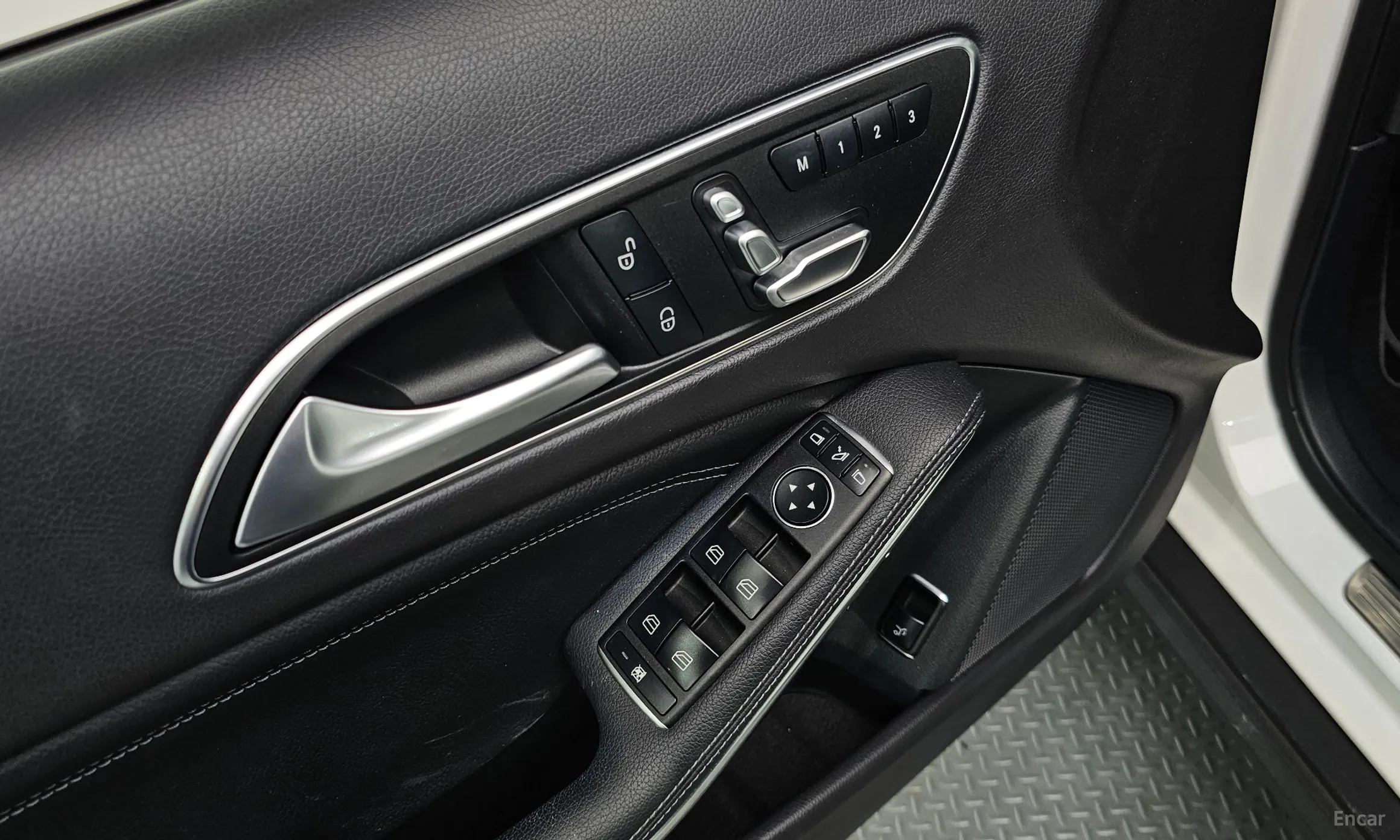 Mercedes Benz GLA-Class X156 превью 14