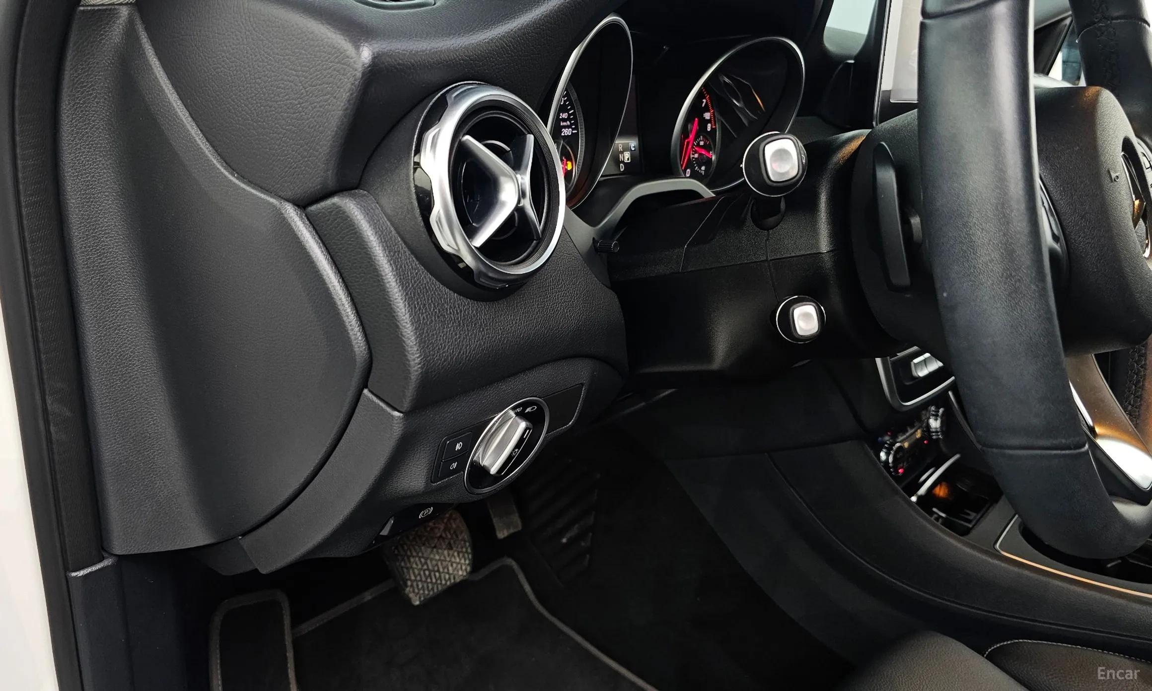Mercedes Benz GLA-Class X156 превью 15
