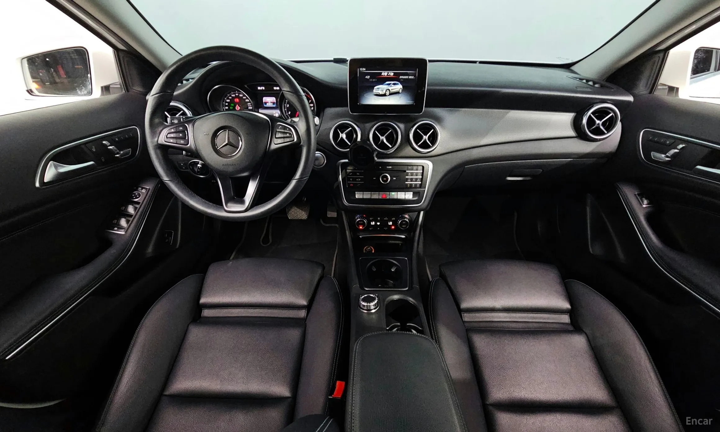 Mercedes Benz GLA-Class X156 превью 7