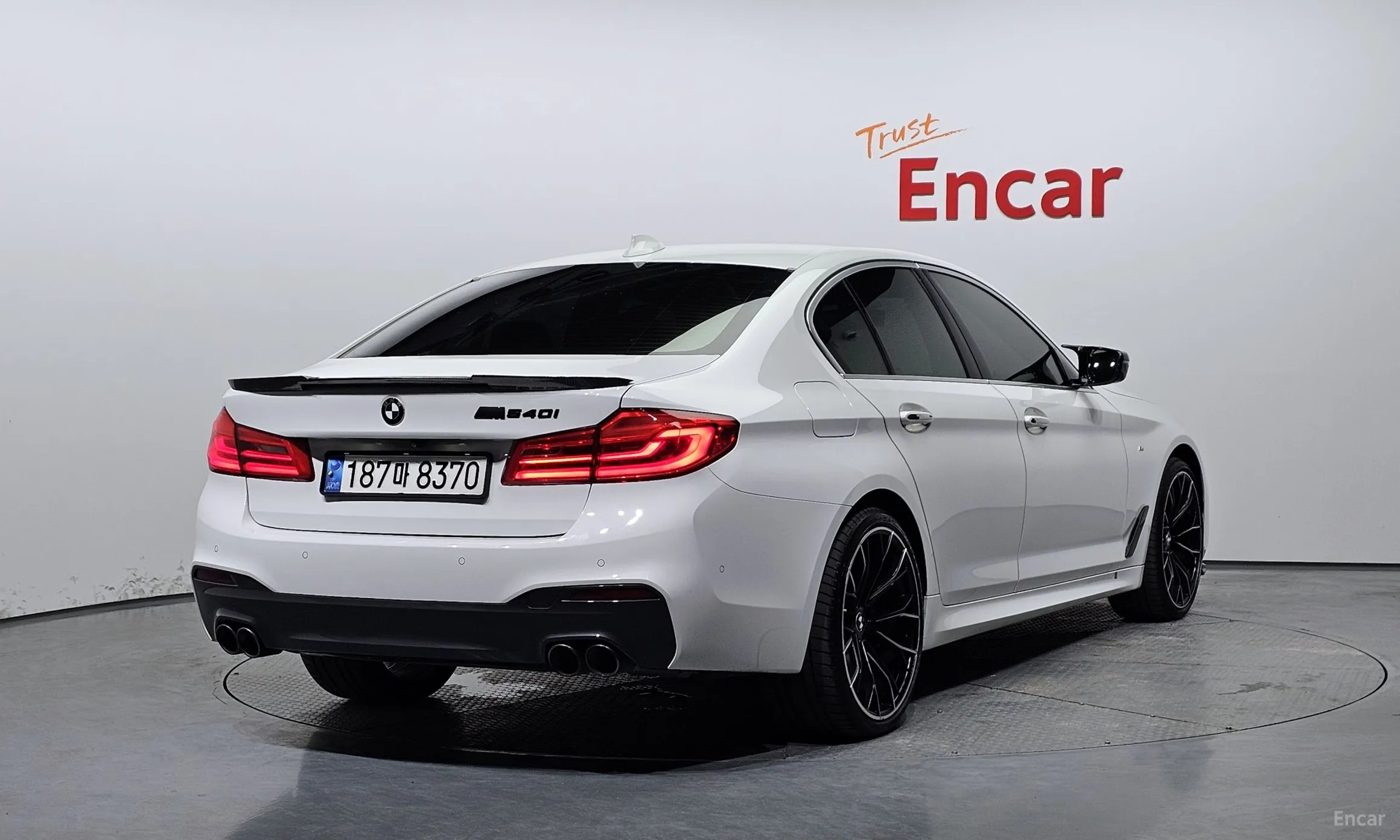 BMW 5 Series (G30) превью 4