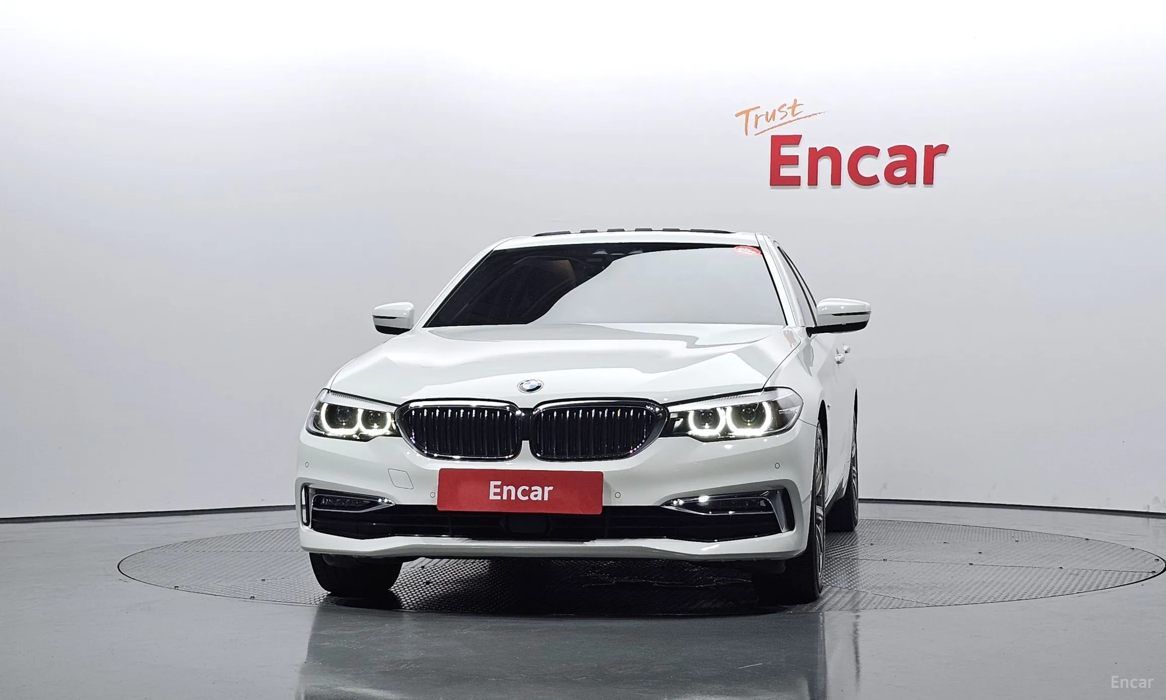 BMW 5 Series (G30) превью 2