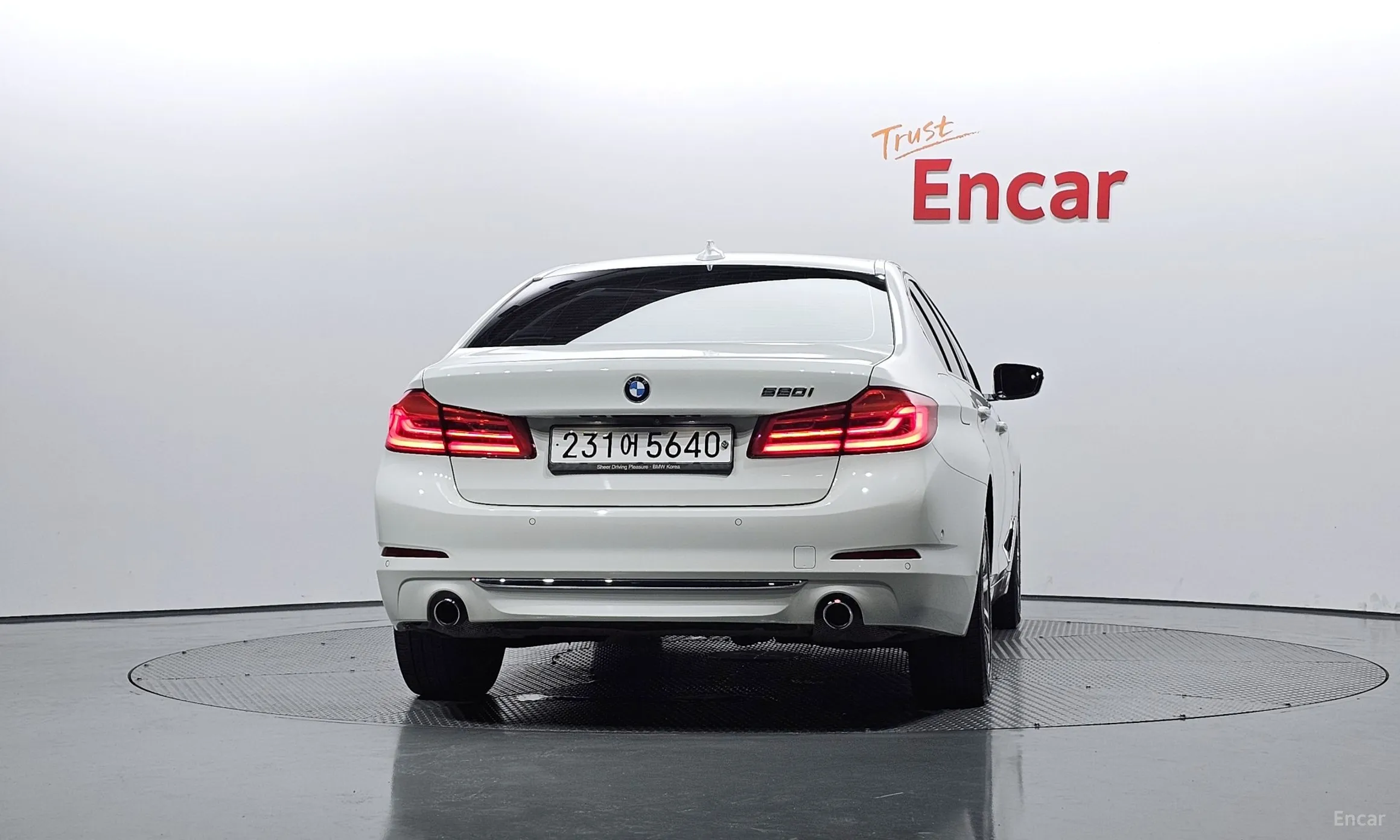 BMW 5 Series (G30) превью 3