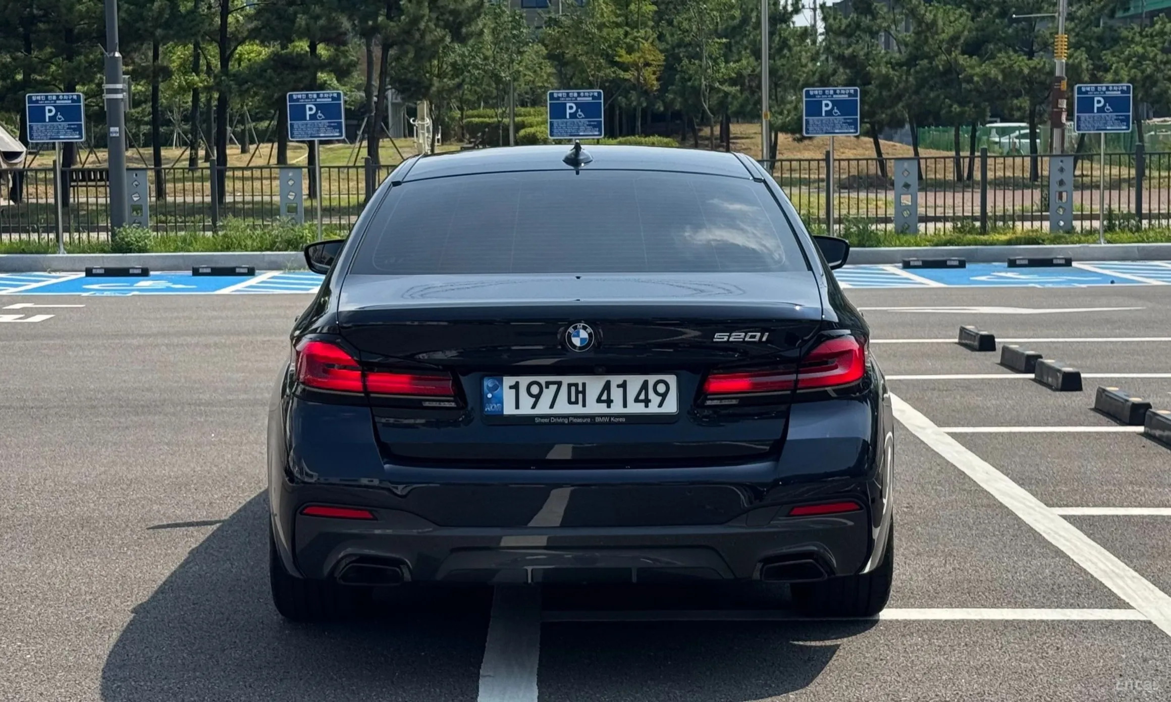BMW 5 Series (G30) превью 3