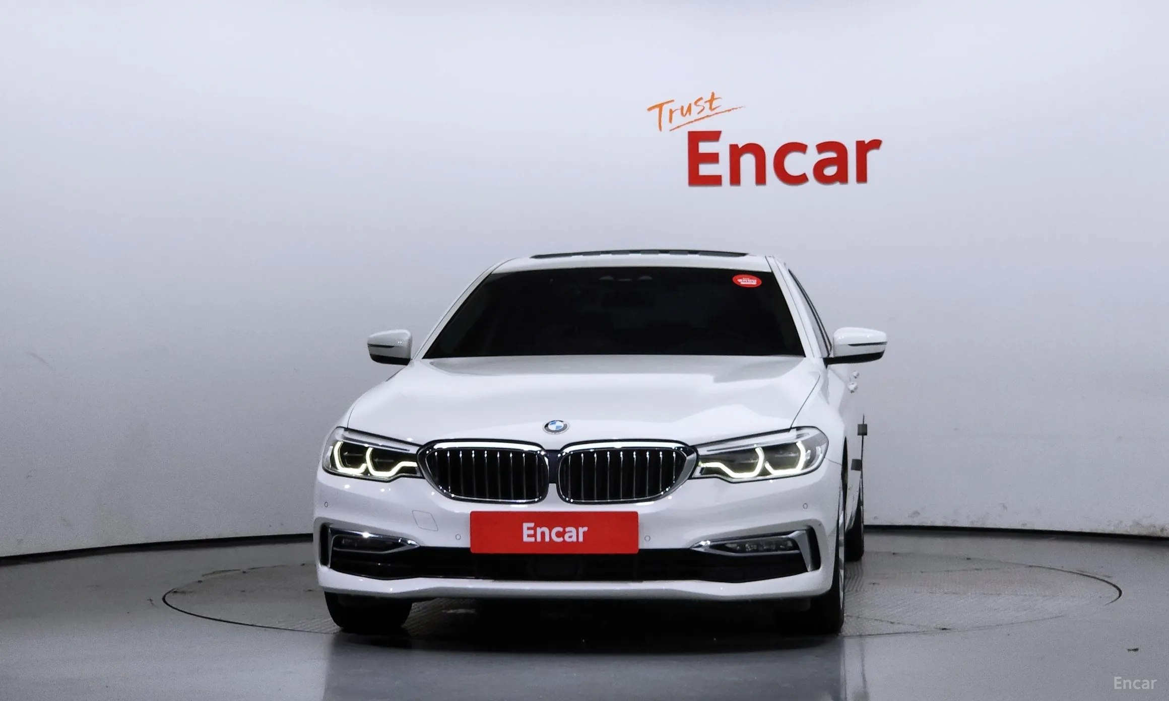 BMW 5 Series (G30) превью 2