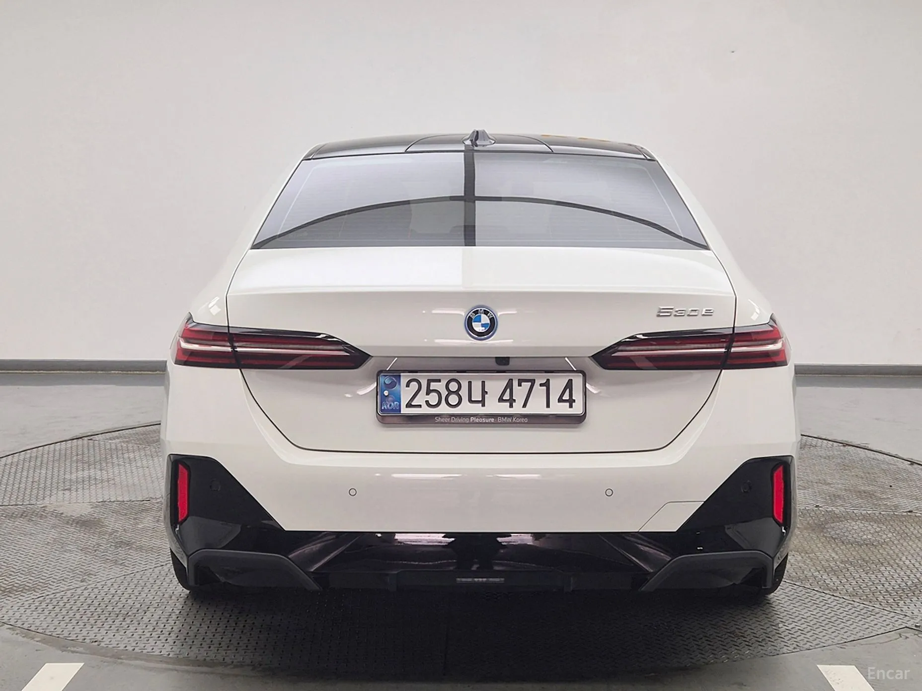 BMW 5 Series (G60) превью 3