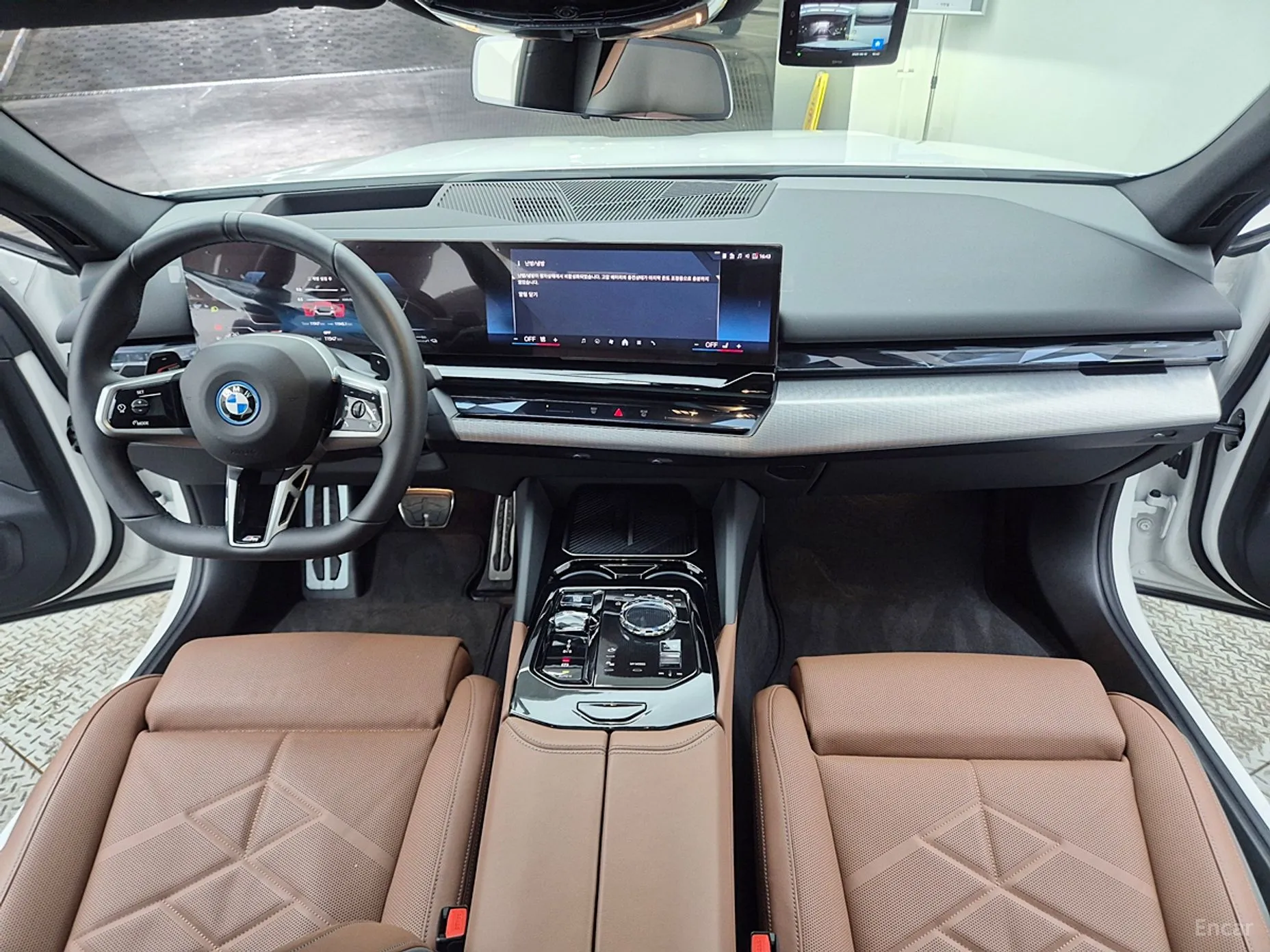 BMW 5 Series (G60) превью 4