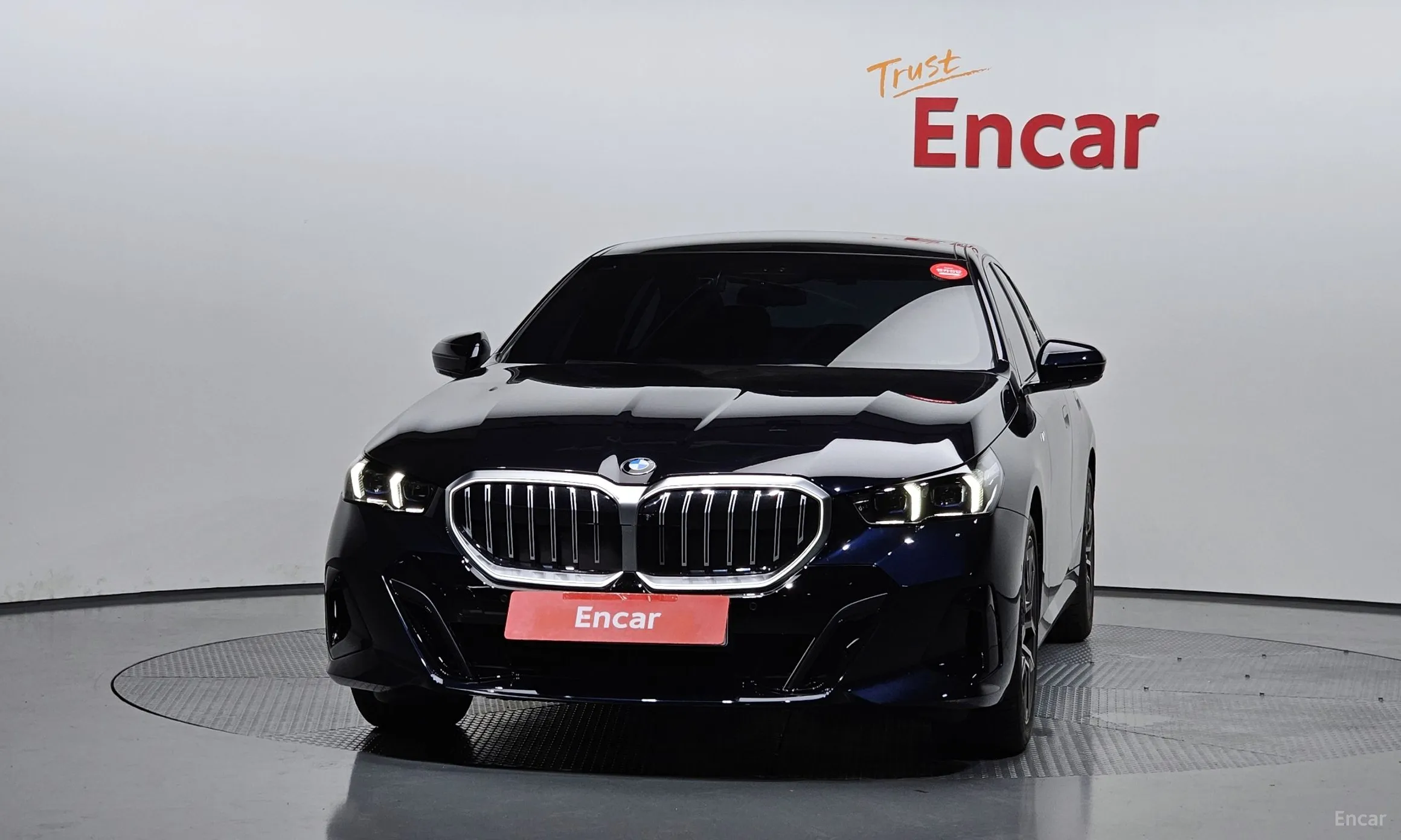 BMW 5 Series (G60) превью 2
