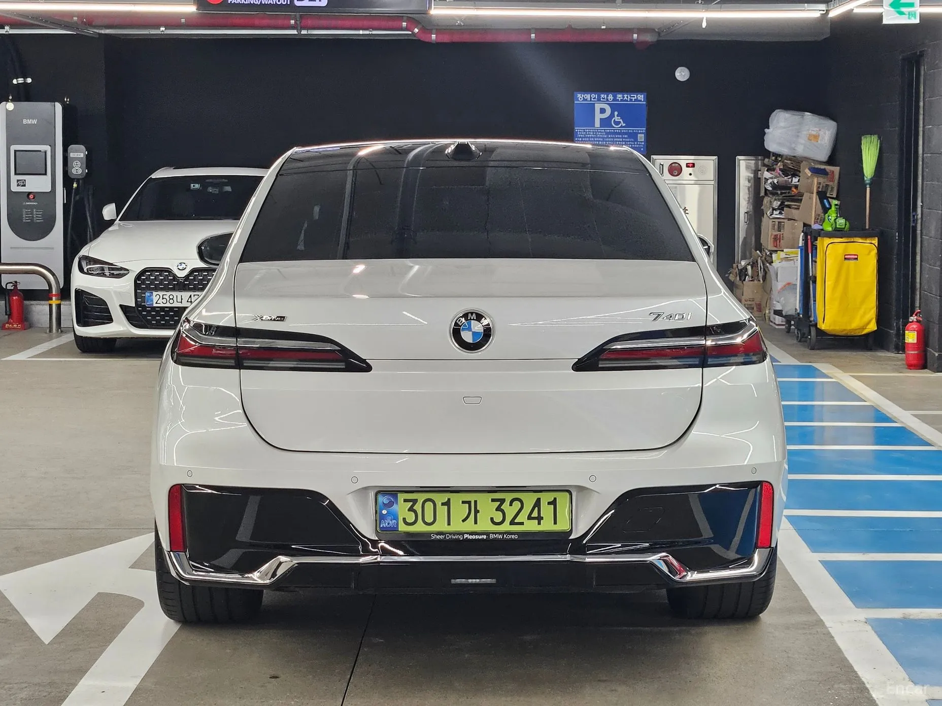 BMW 7 Series (G70) превью 3