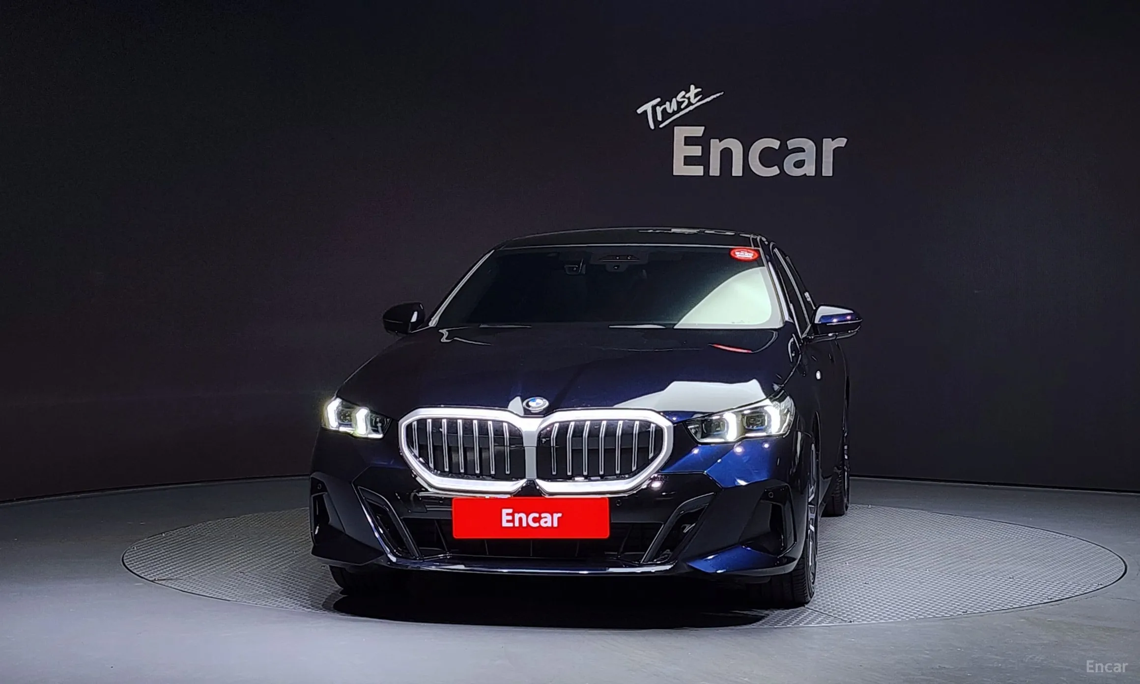BMW 5 Series (G60) превью 2