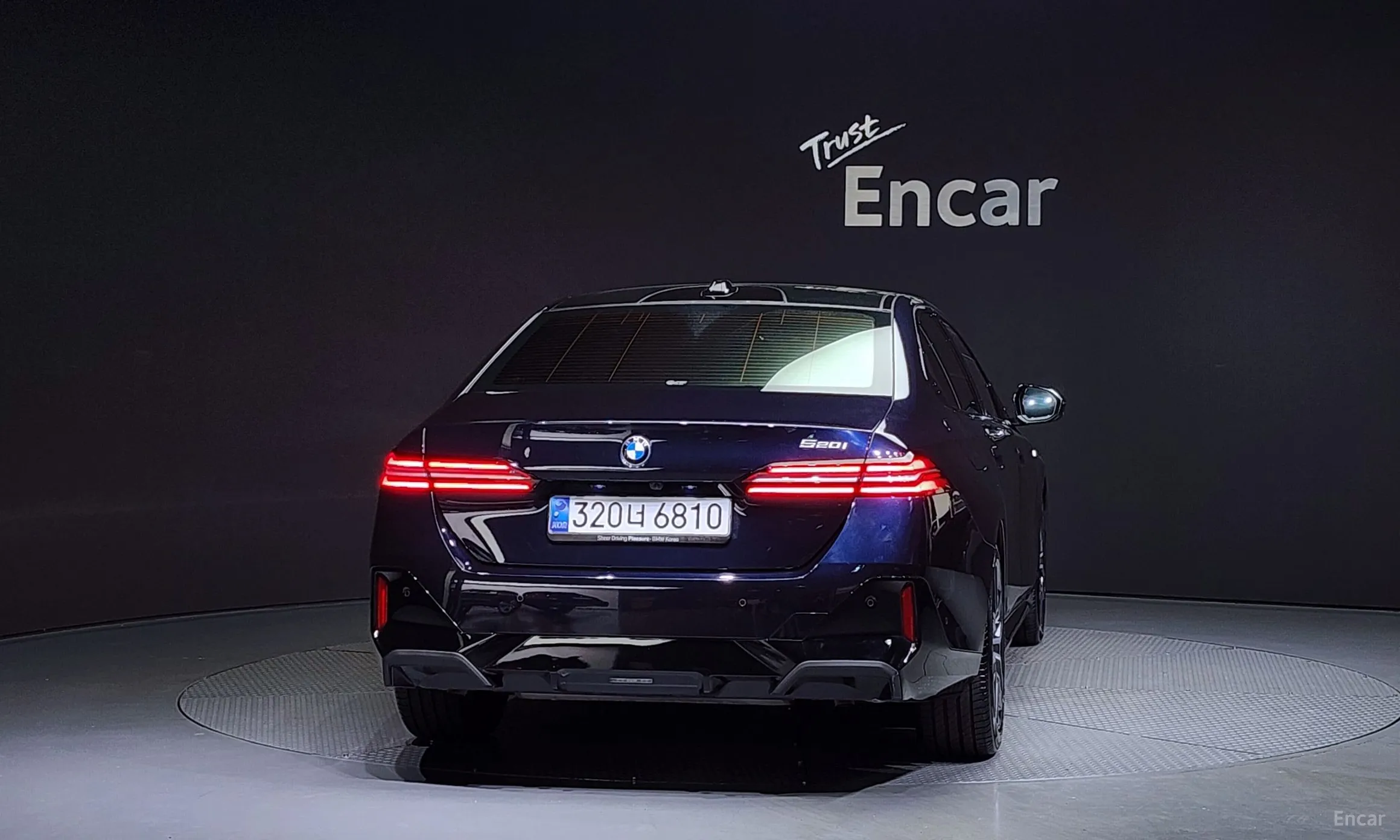 BMW 5 Series (G60) превью 3