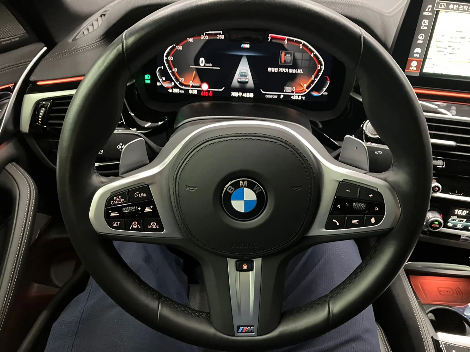 BMW 5 Series (G30) превью 3