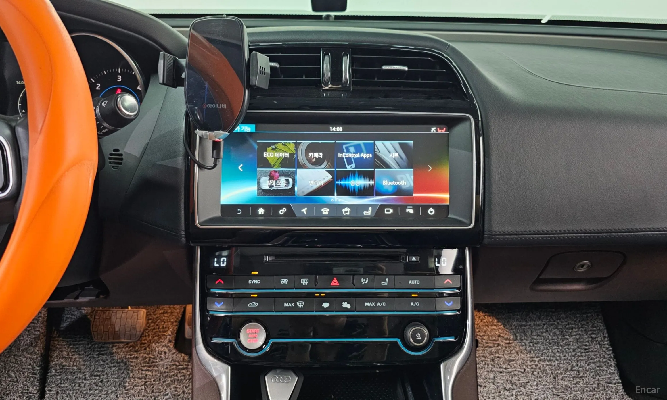 Jaguar XE превью 14