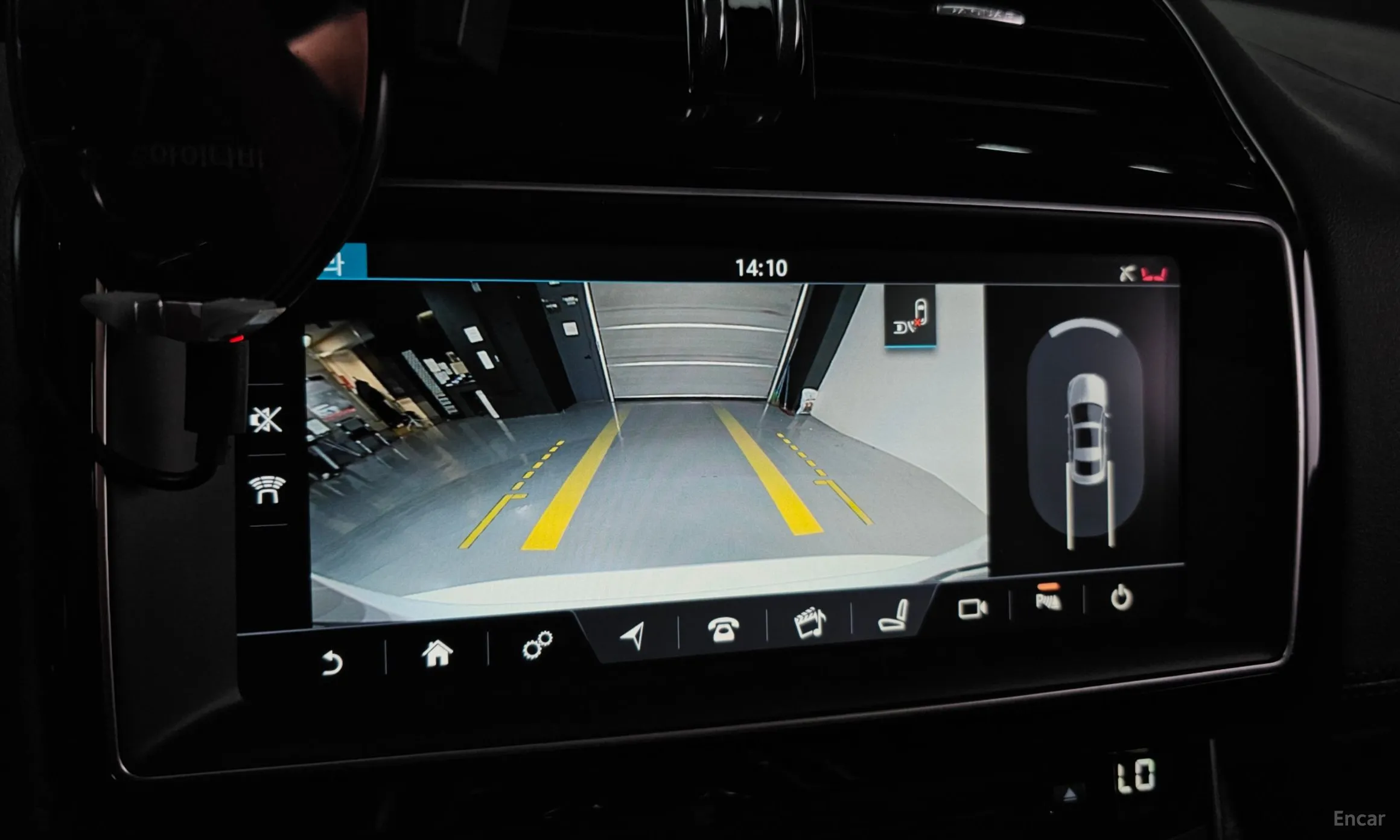 Jaguar XE превью 15