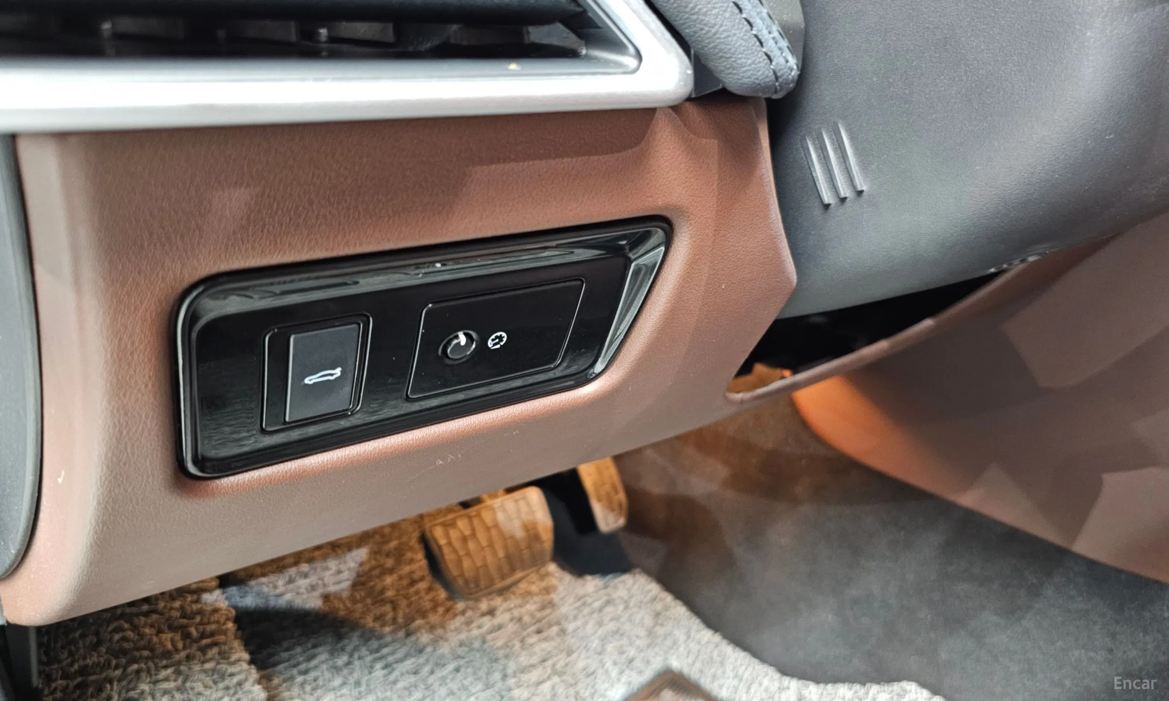 Jaguar XE превью 17
