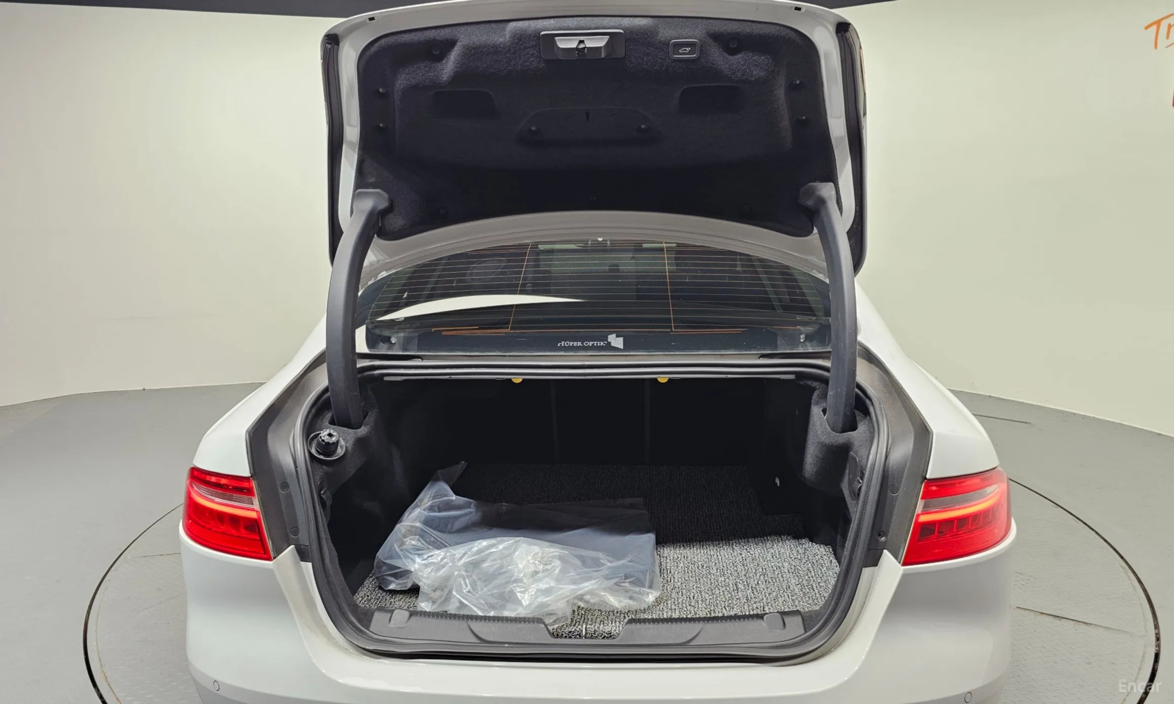 Jaguar XE превью 20