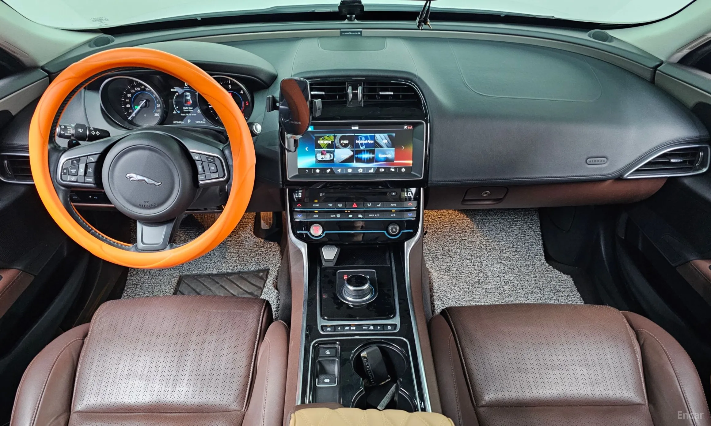 Jaguar XE превью 7