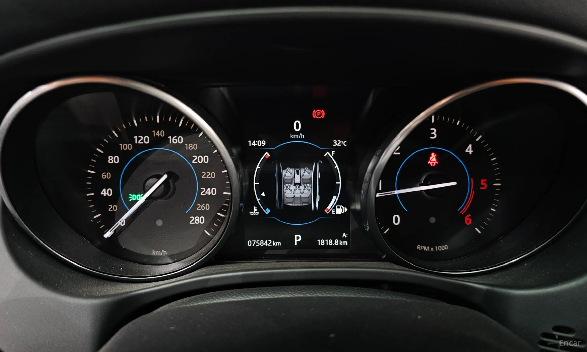Jaguar XE превью 8