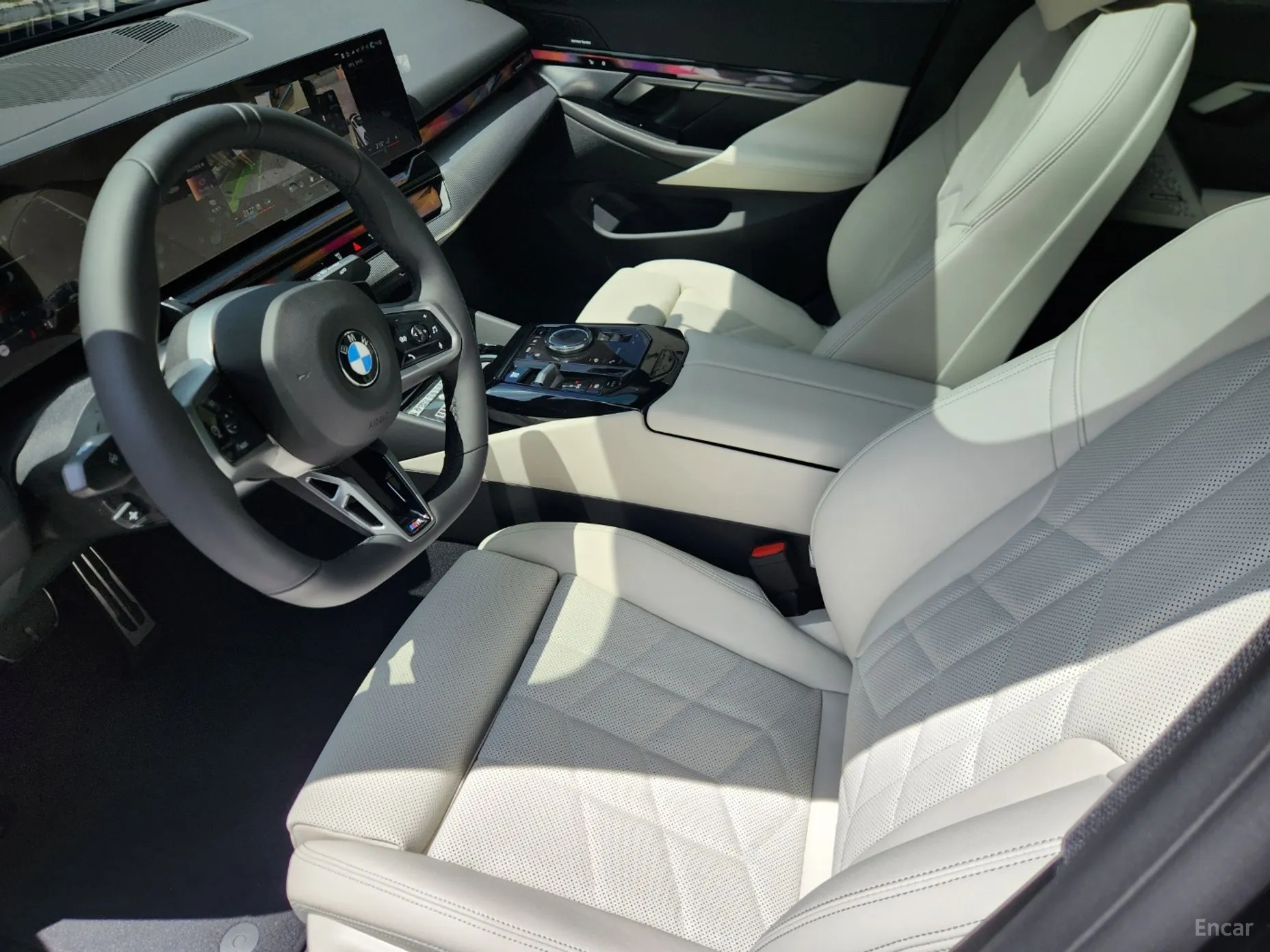 BMW 5 Series (G60) превью 10