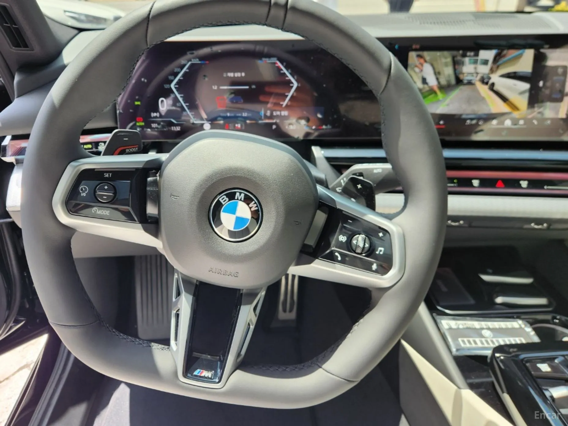 BMW 5 Series (G60) превью 12