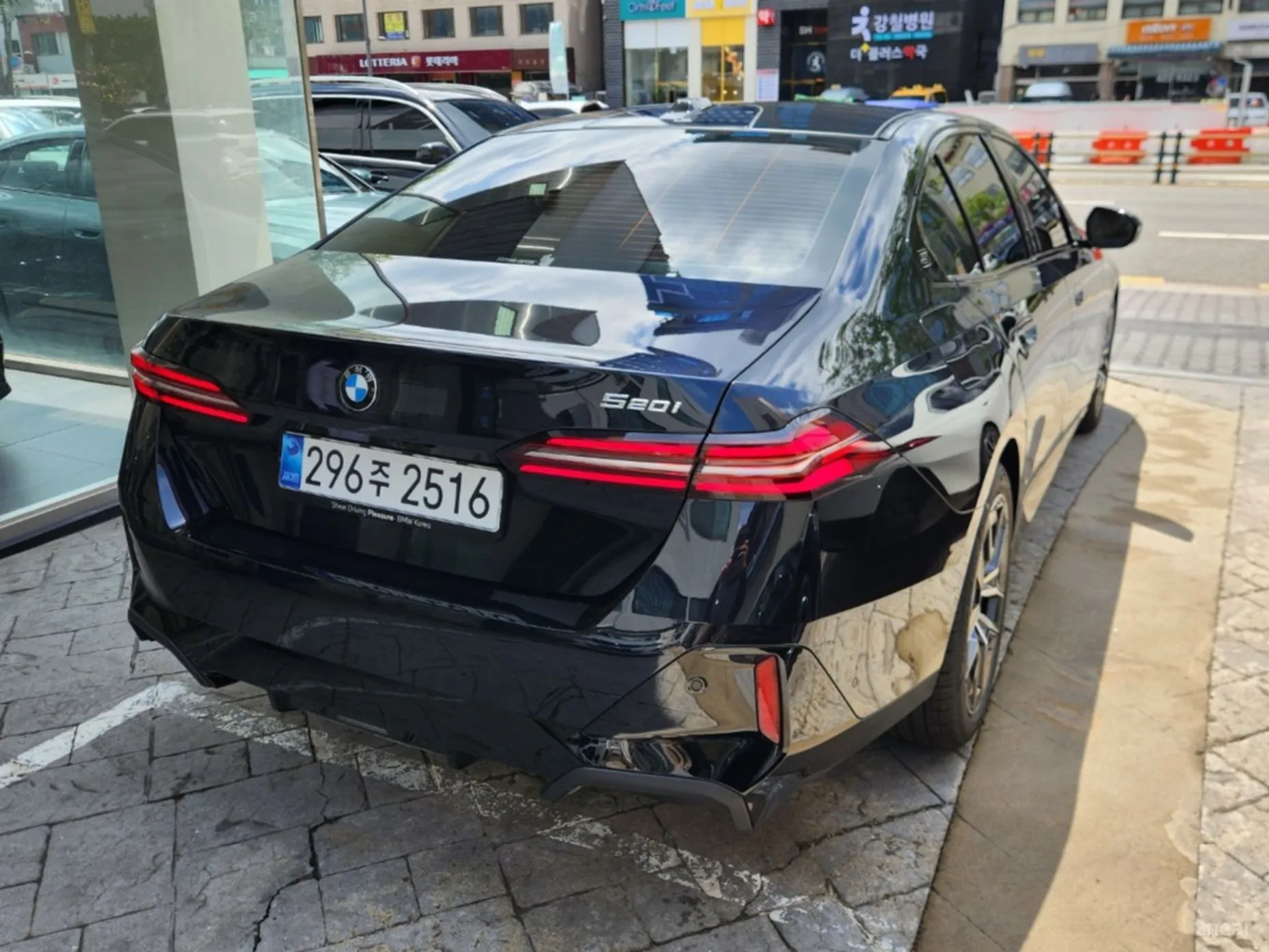 BMW 5 Series (G60) превью 2