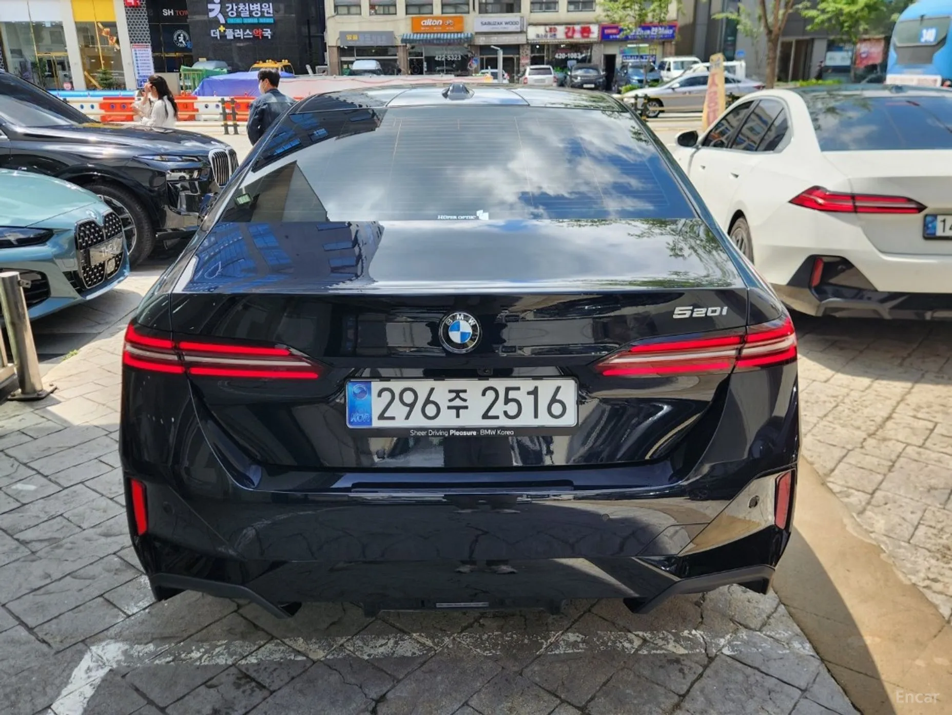 BMW 5 Series (G60) превью 4