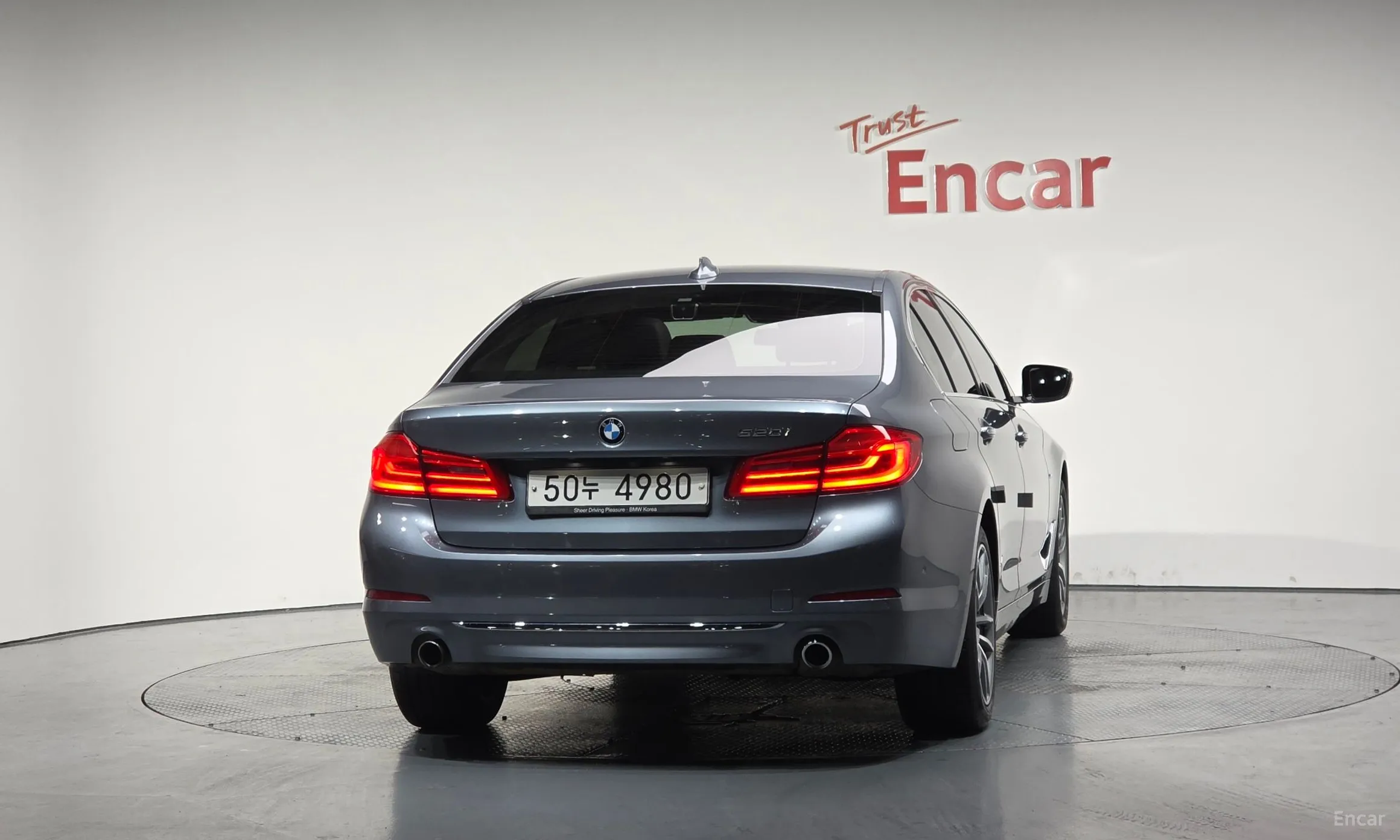 BMW 5 Series (G30) превью 3